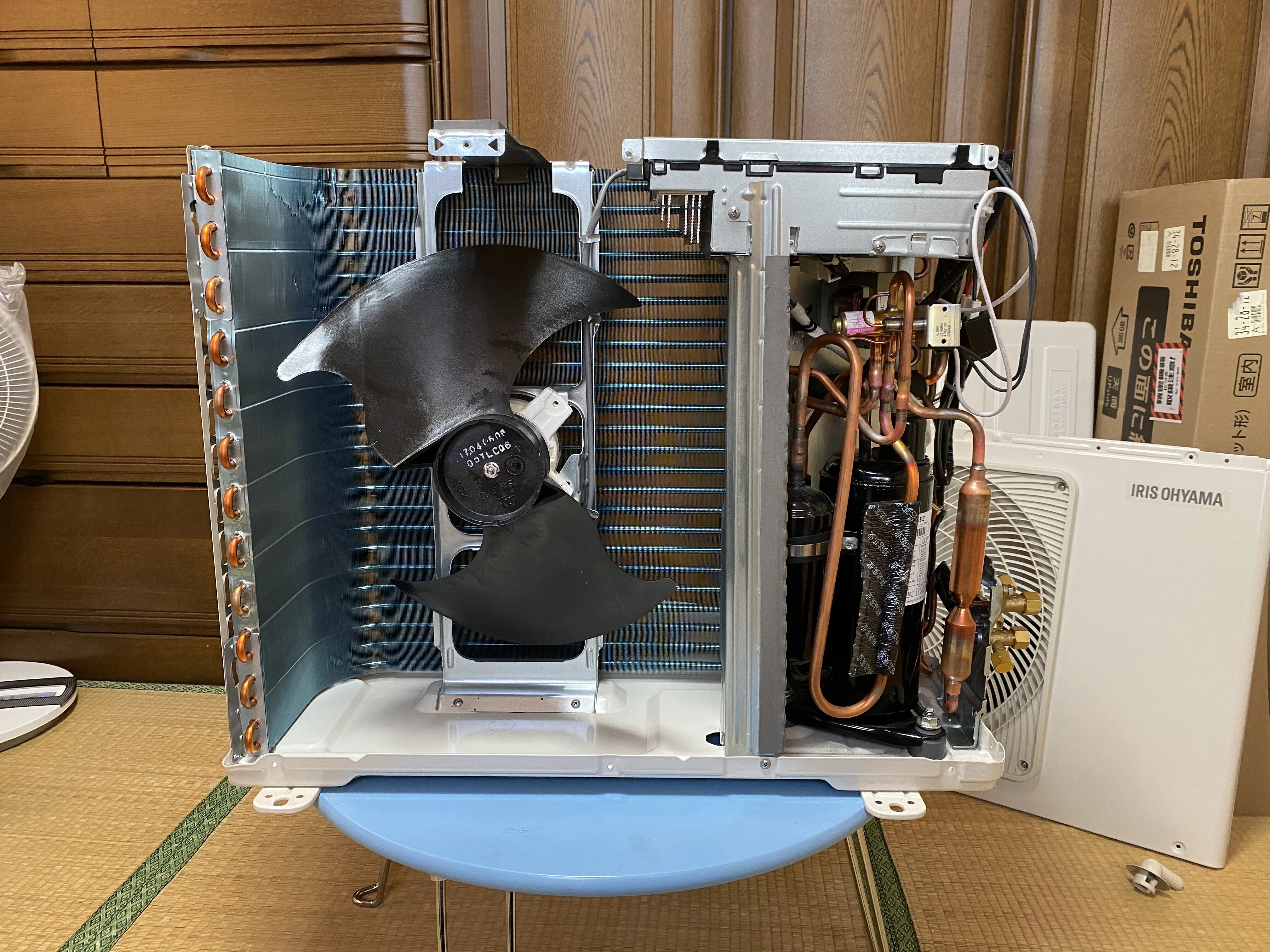 見た目は東芝、音はダイキン?」アイリスのエアコン室外機を分解して 見た目は東芝、音はダイキン?」アイリスのエアコン室外機を分解して