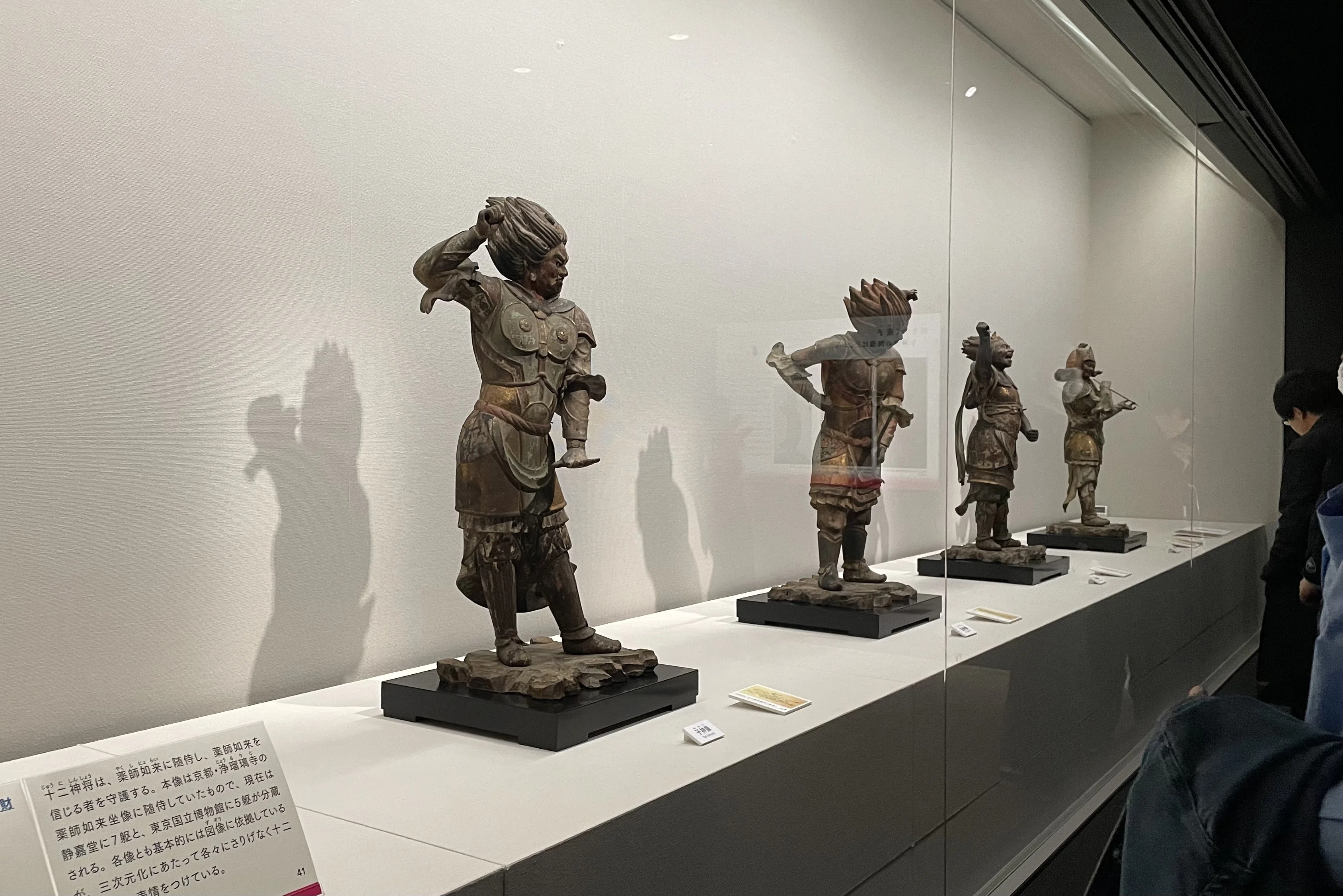 頭からひょっこり！干支をのせたカワイイ神様｜『たたかう仏像』静嘉堂