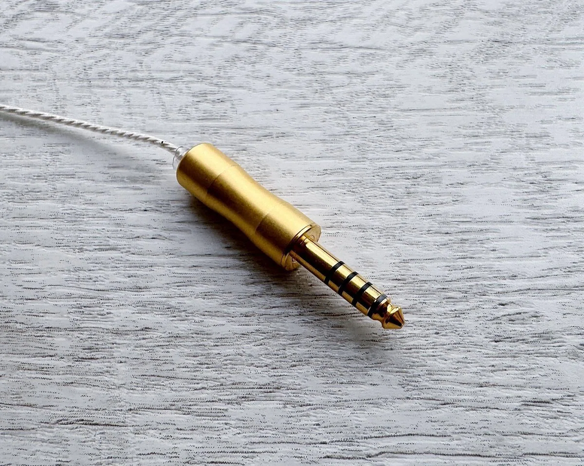 WAGNUS. × ESSENCE AUDIO 