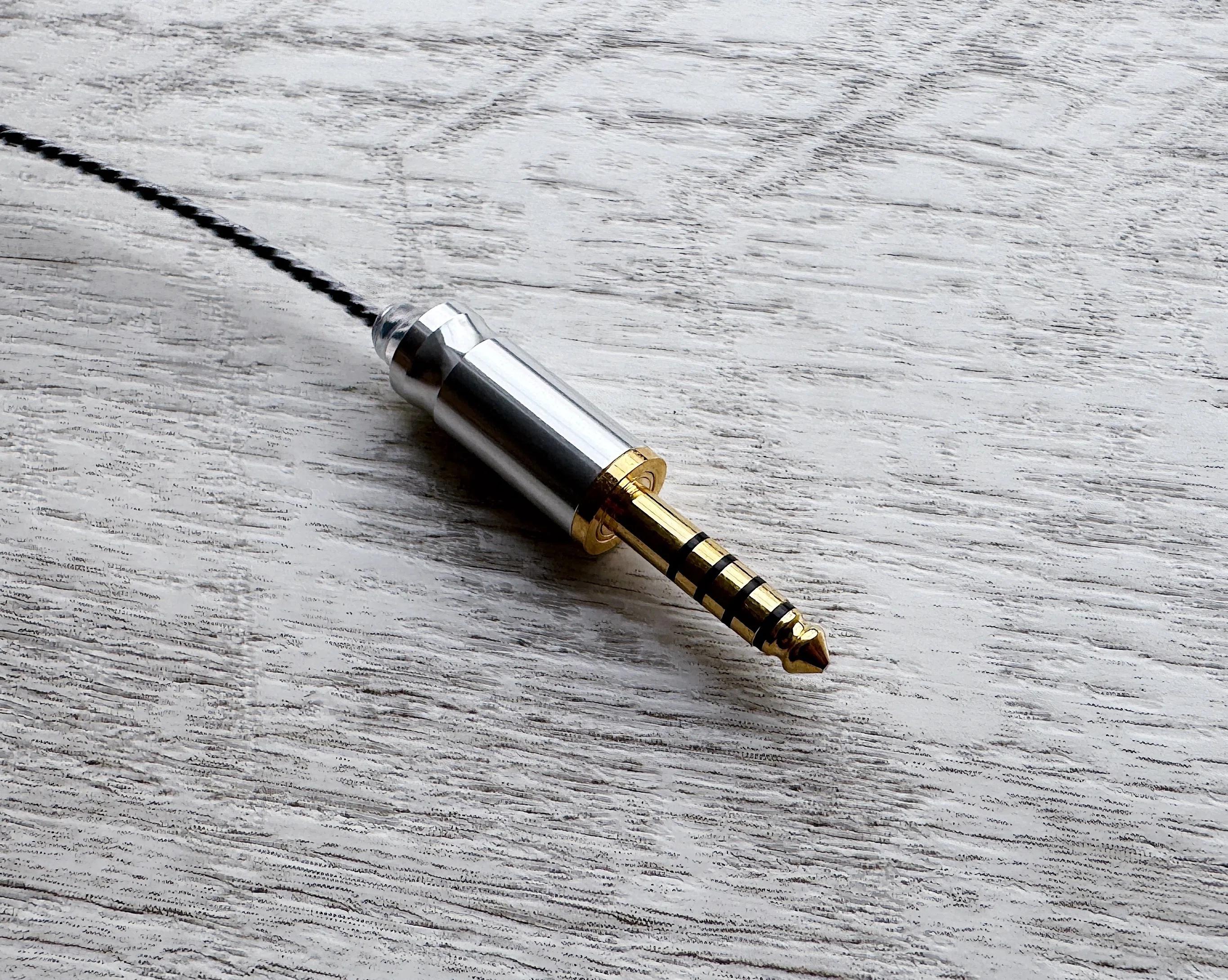 WAGNUS. × ESSENCE AUDIO 