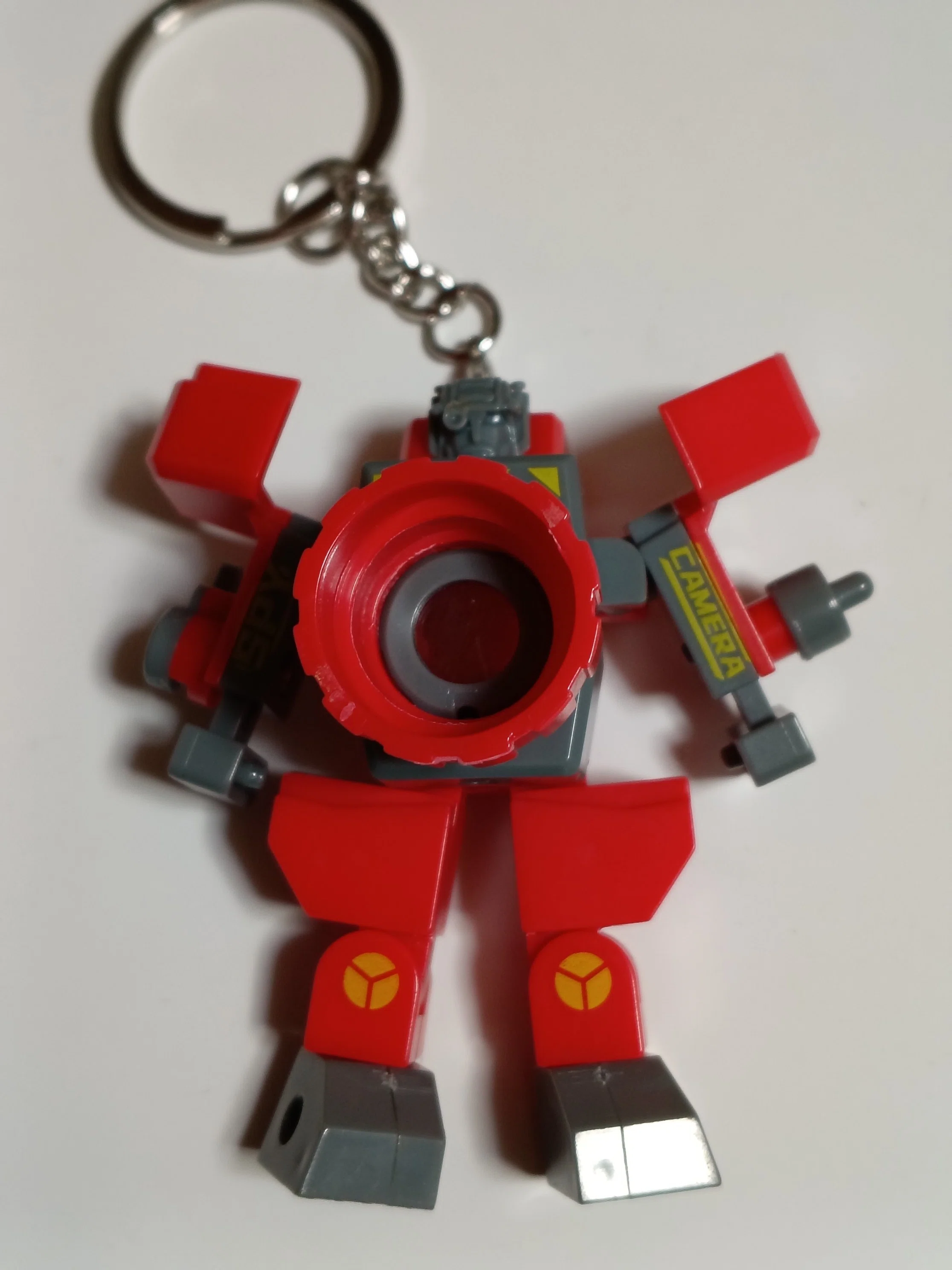 スパイロボ 秘密変形キーホルダー ～レッドカメラ～｜御於紗馬