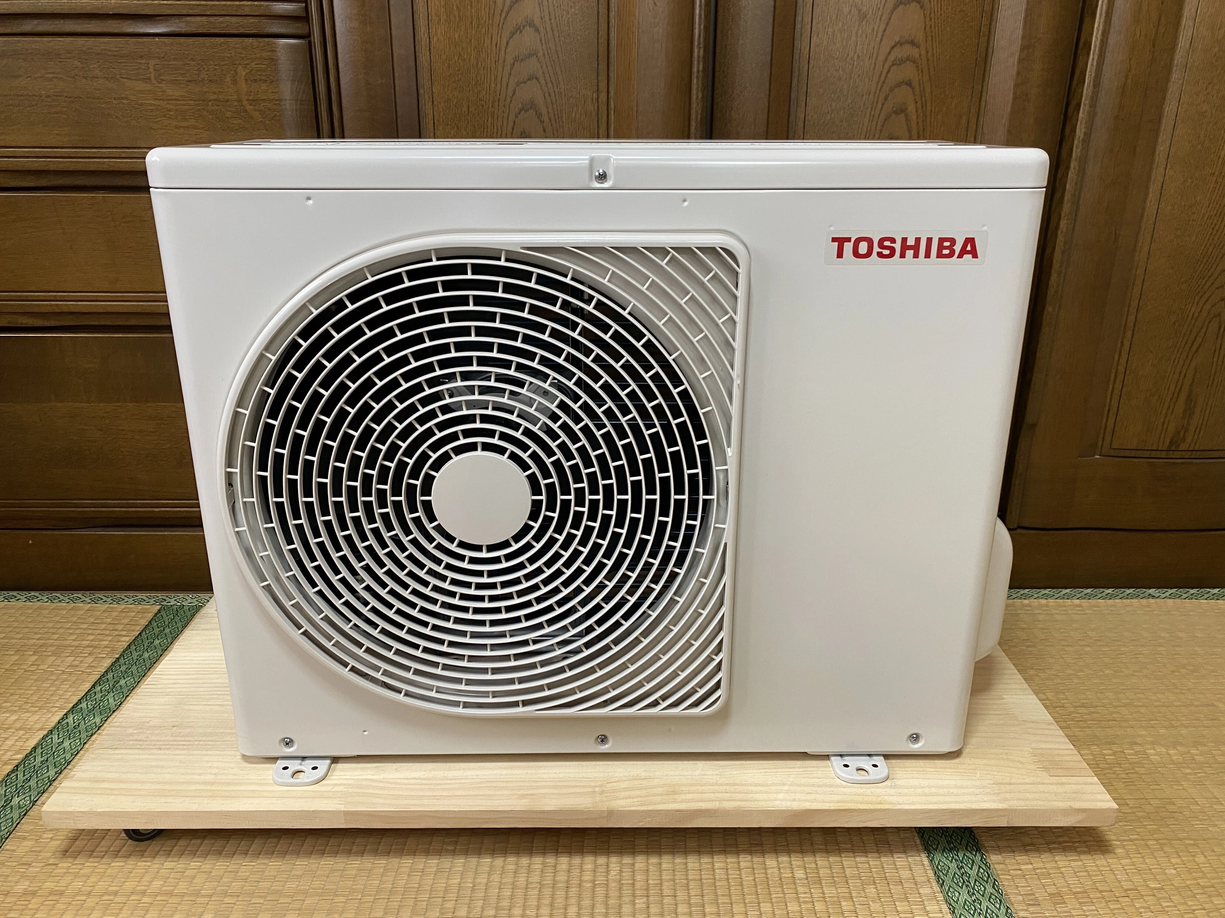 見た目は東芝、音はダイキン？」アイリスのエアコン室外機を分解して