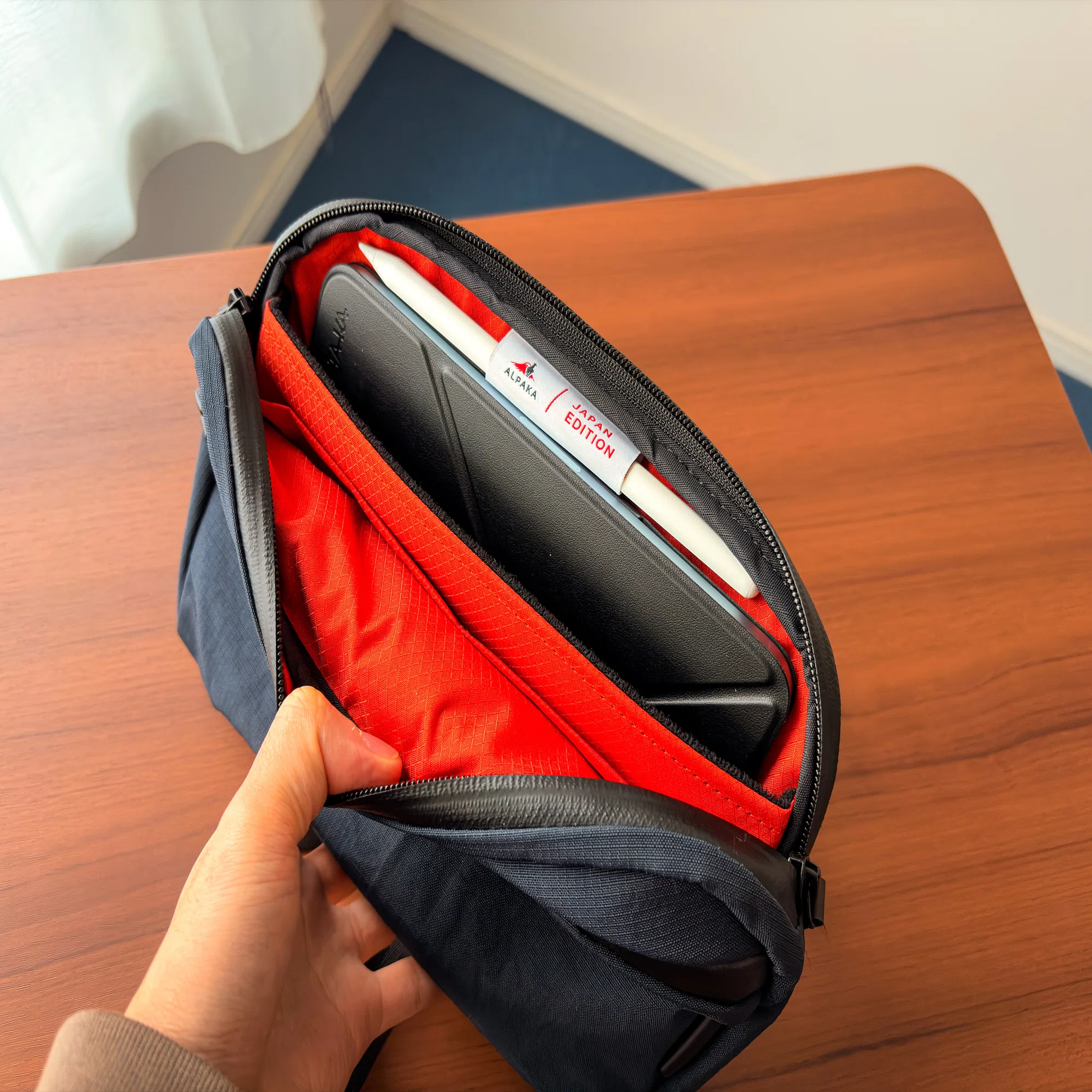 iPad miniを「身軽」に持ち運ぶ。僕がたどり着いた2つのバッグ｜NAKANO