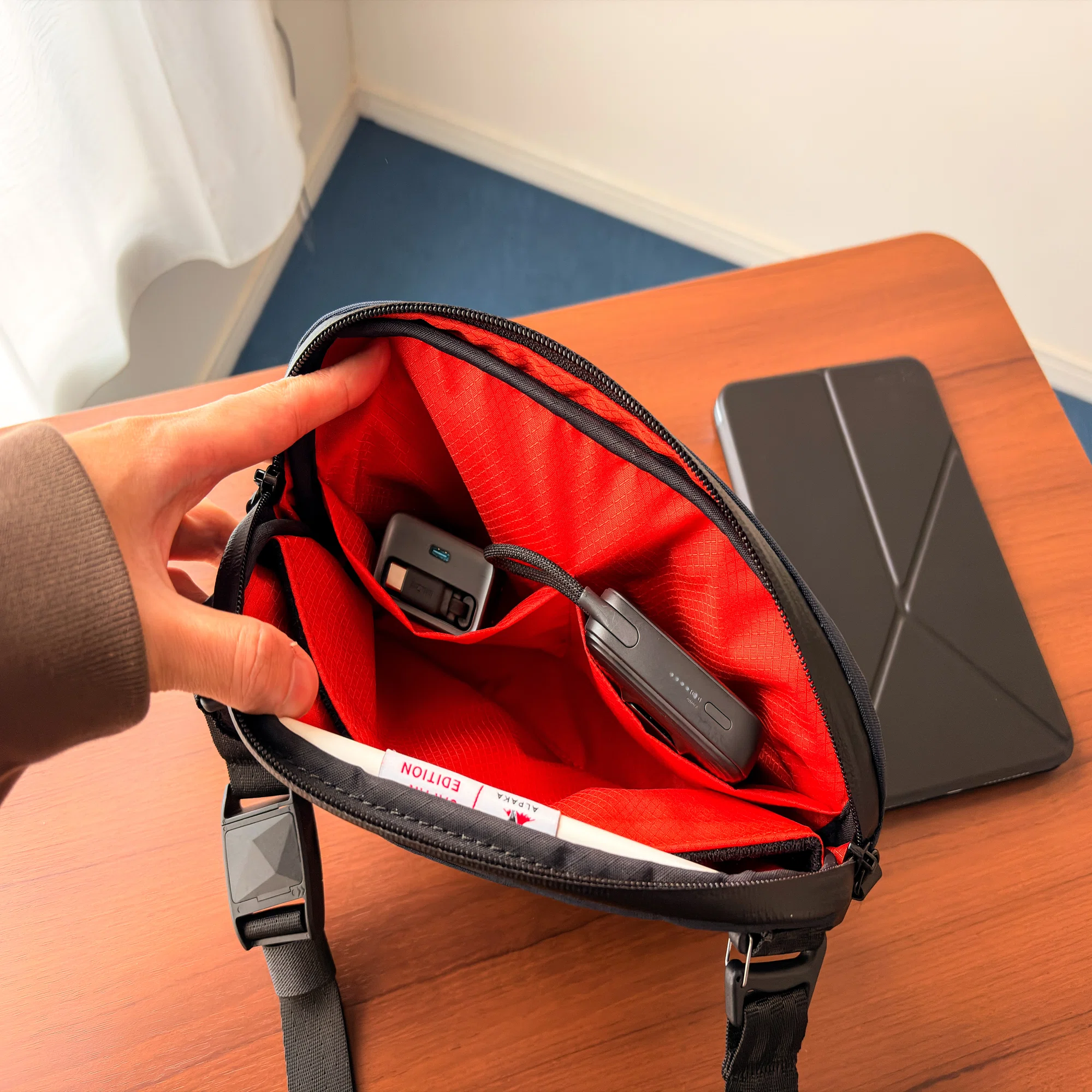 iPad miniを「身軽」に持ち運ぶ。僕がたどり着いた2つのバッグ｜NAKANO