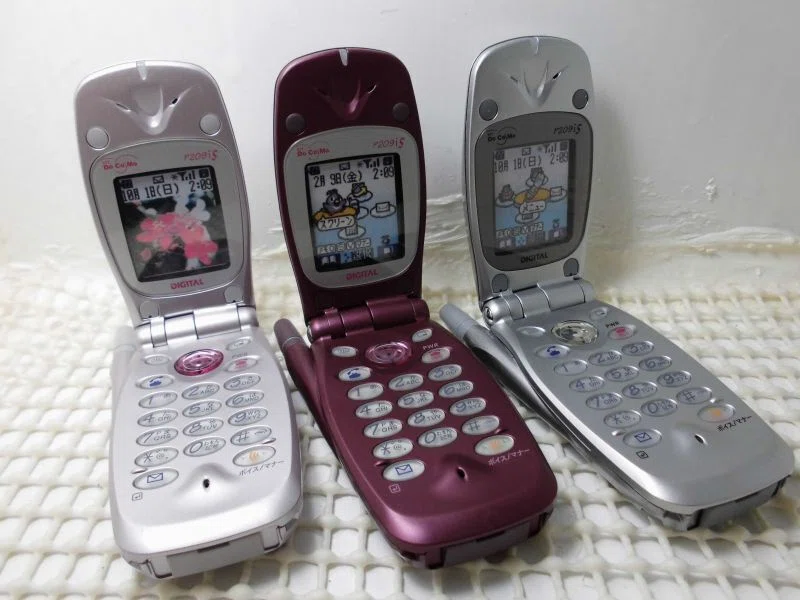 ポチりまくりで気づけばスマホ＆ガラケー24台｜ぽげむた。