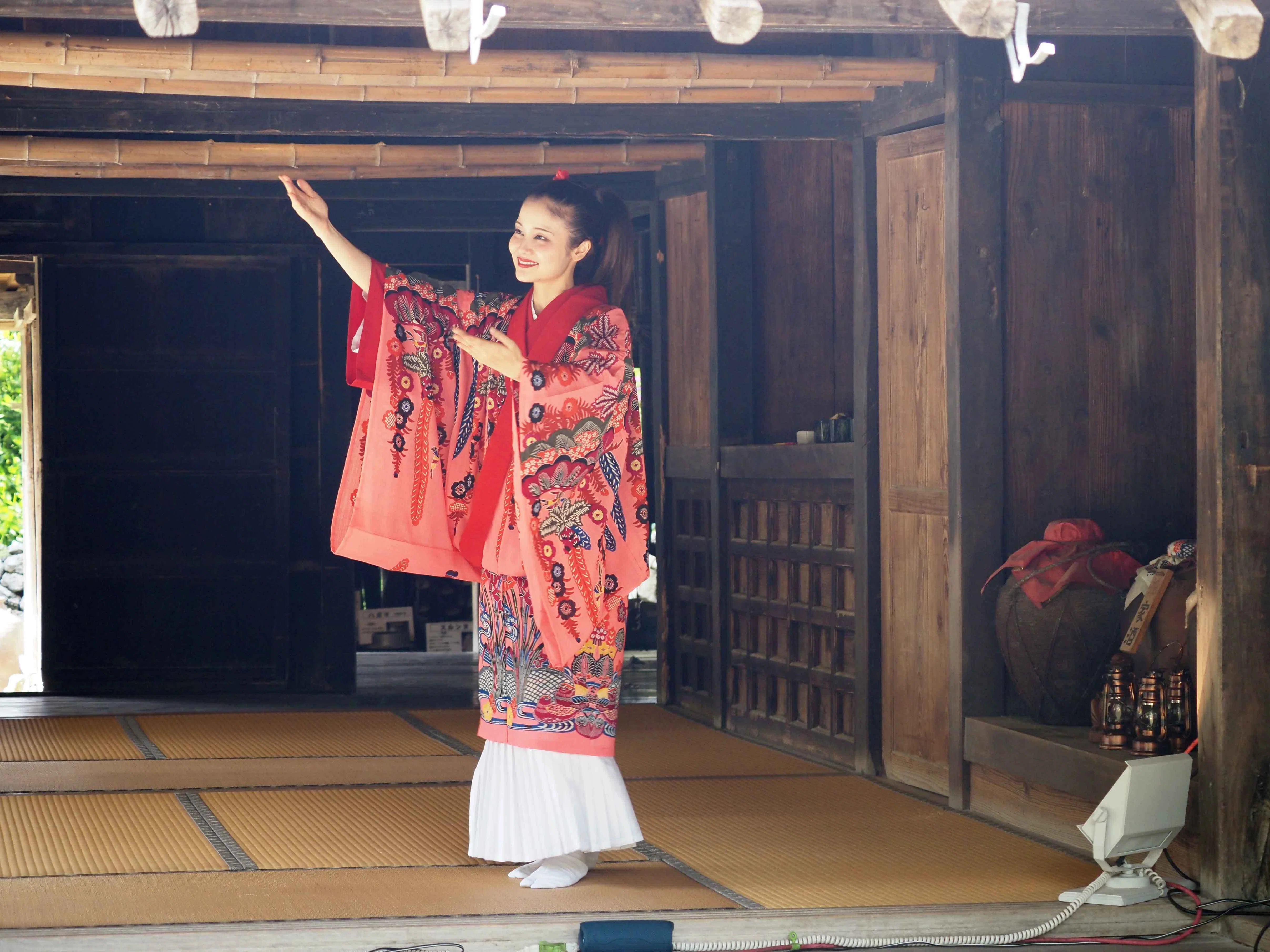 沖縄・琉球村、琉球舞踊とエイサー——「沖縄らしい」の先にあったもの
