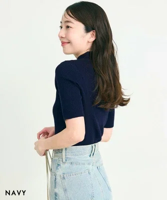40代向け紺の半袖ハイネックニット 細見えコーデの着用イメージ