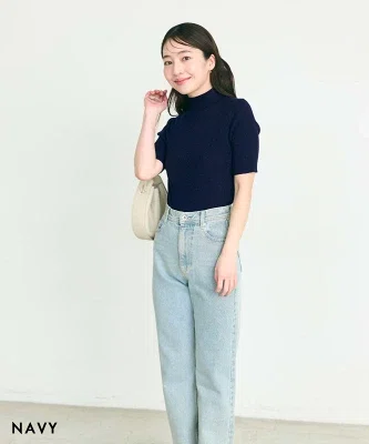 40代向け紺の半袖ハイネックニット 細見えコーデの着用イメージ