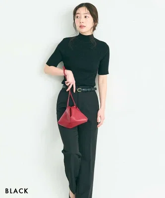 40代向け黒の半袖ハイネックニット 細見えコーデの着用イメージ