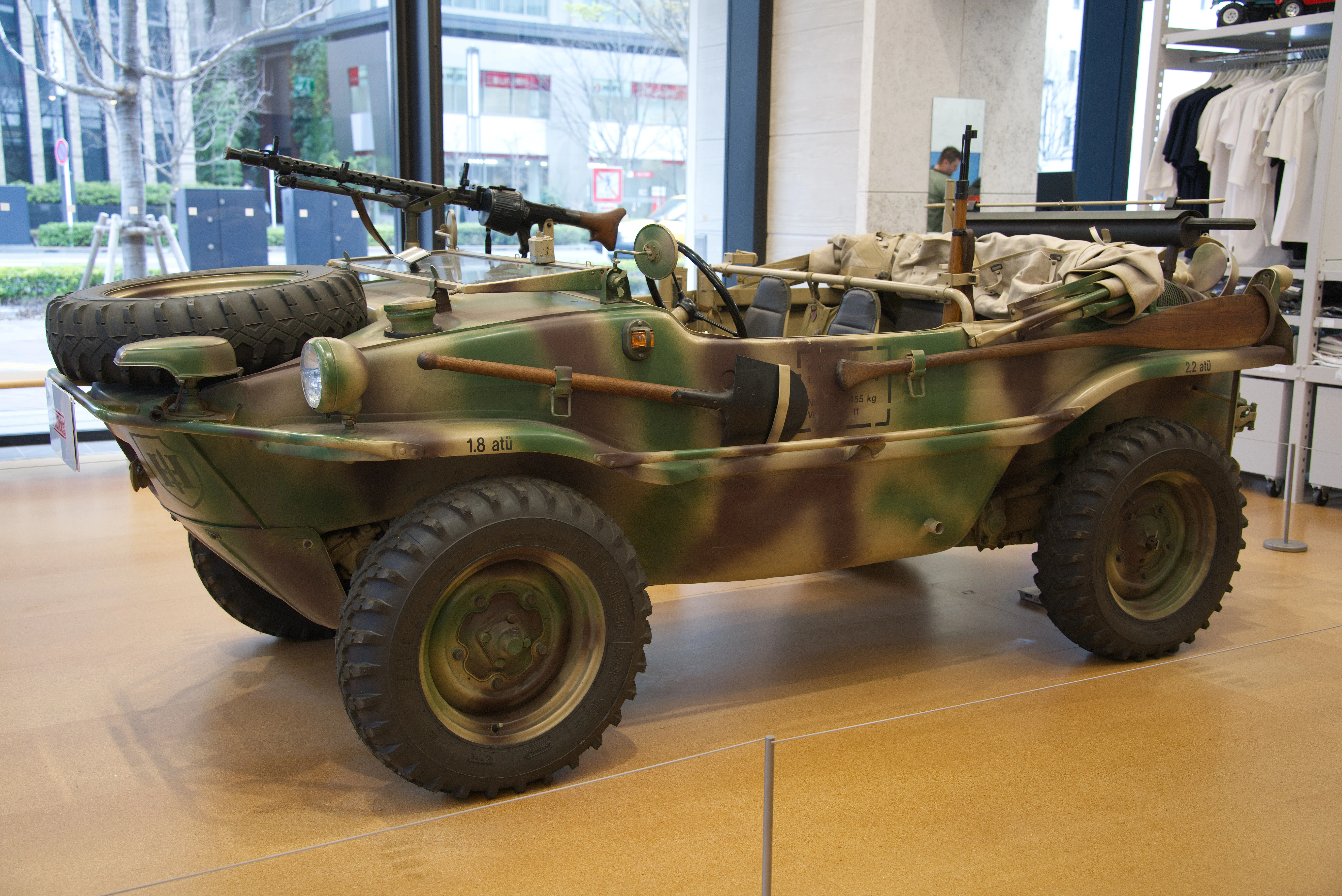 タミヤ新橋ショールーム展示のシュビムワーゲンTyp166を見に行く｜暁