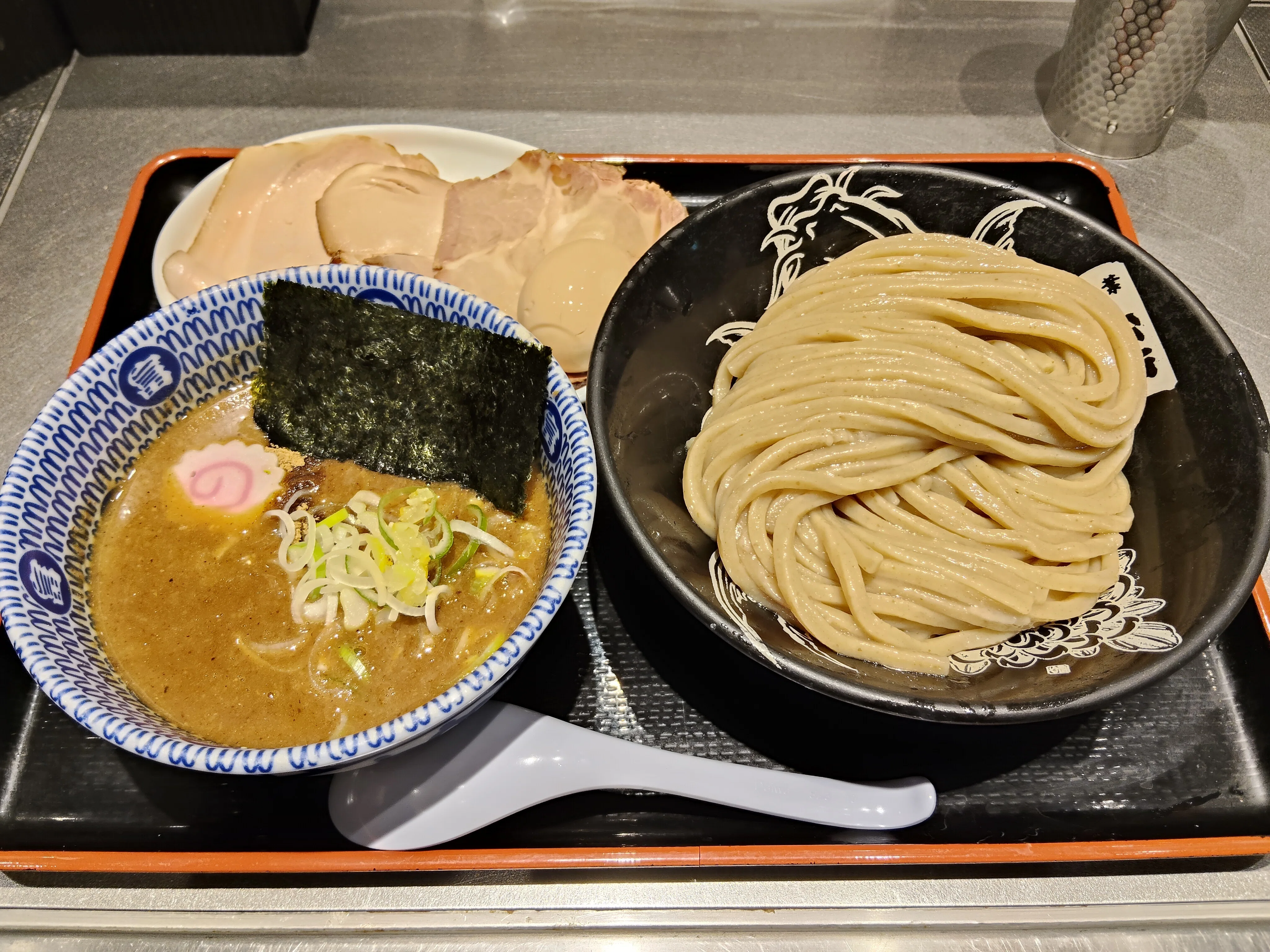 ラーメンシリーズ@東京駅「松戸富田麺絆」|王道のおいしさ｜もやし修行僧