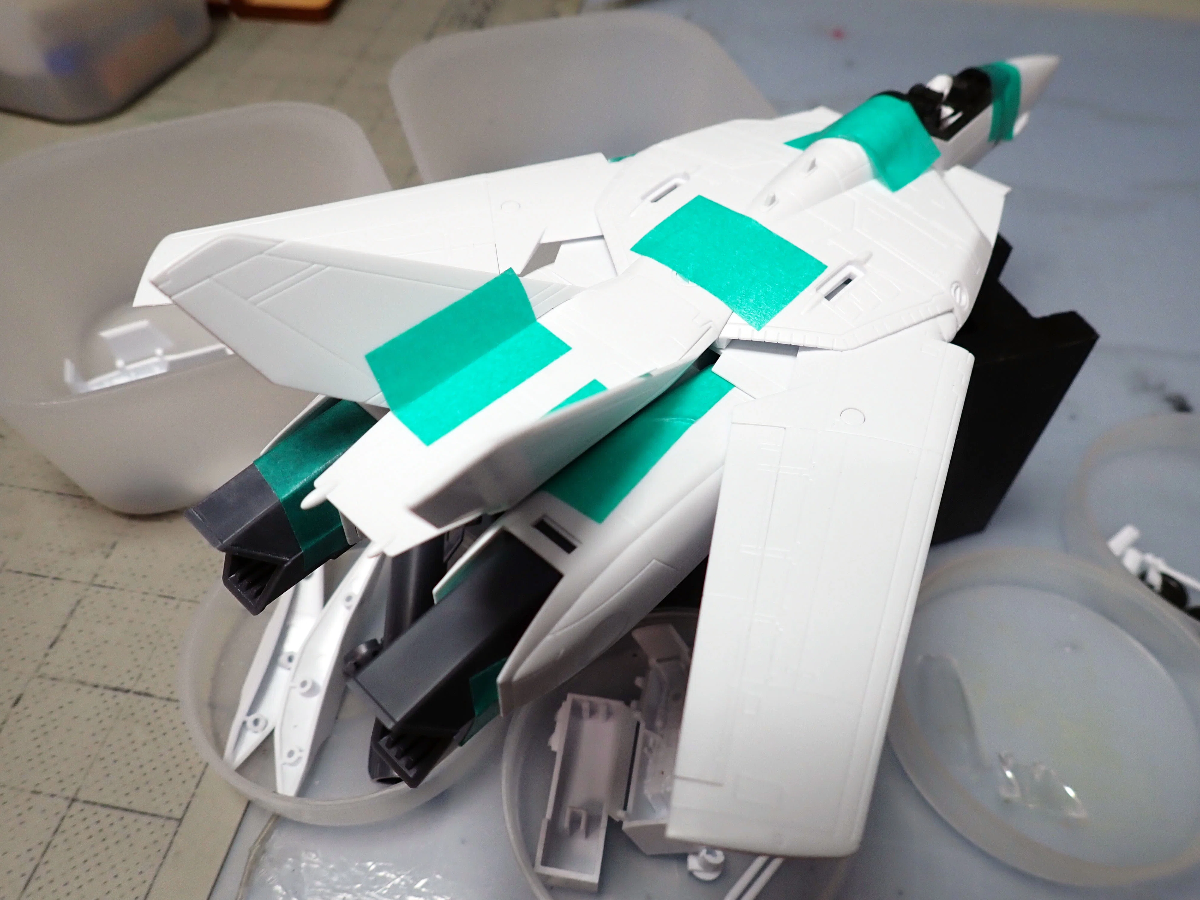 飛行機プラモ、作ってみたい人あつまれ～：1/72 マクロス VF-1