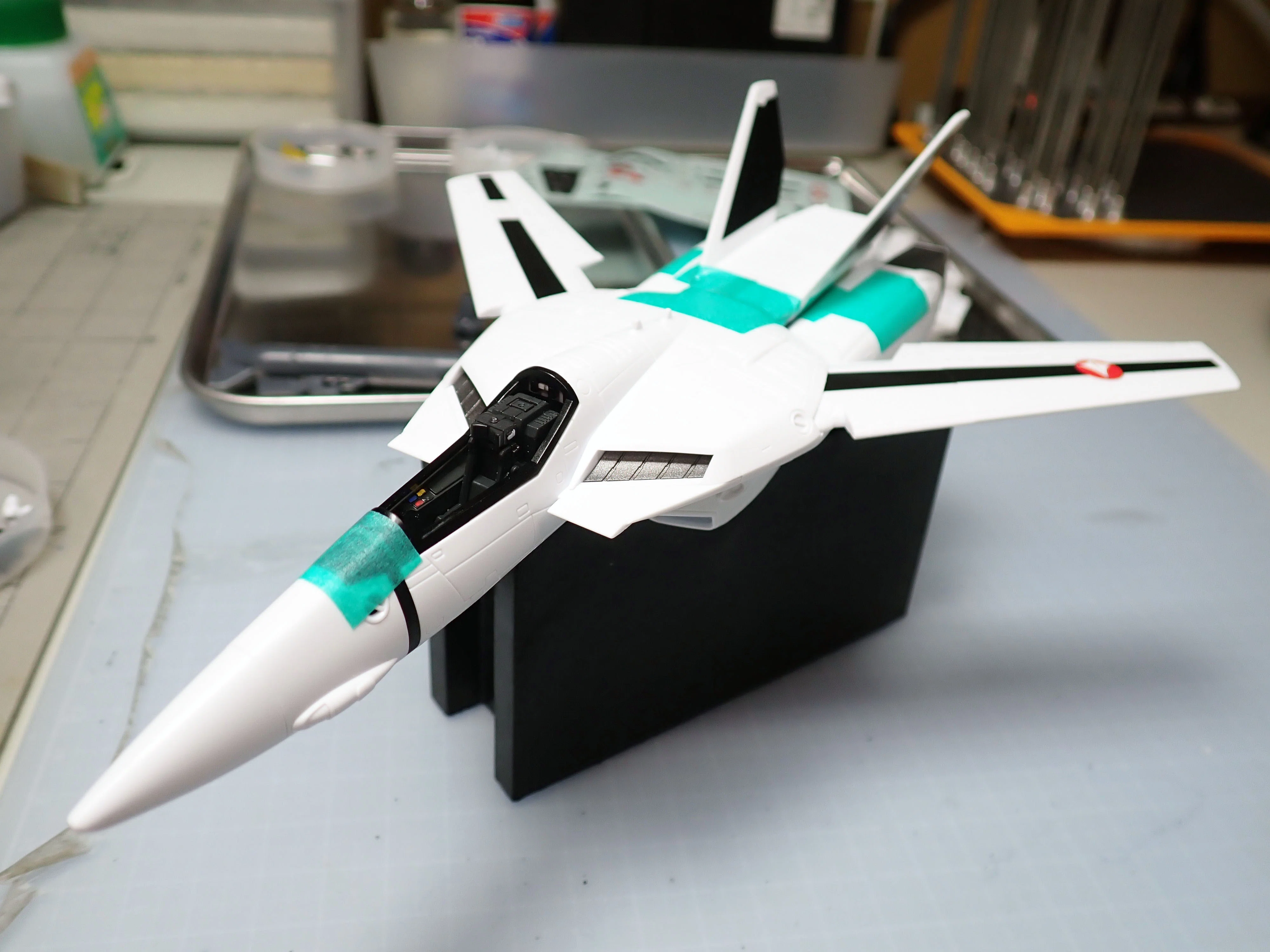 飛行機プラモ、作ってみたい人あつまれ～：1/72 マクロス VF-1