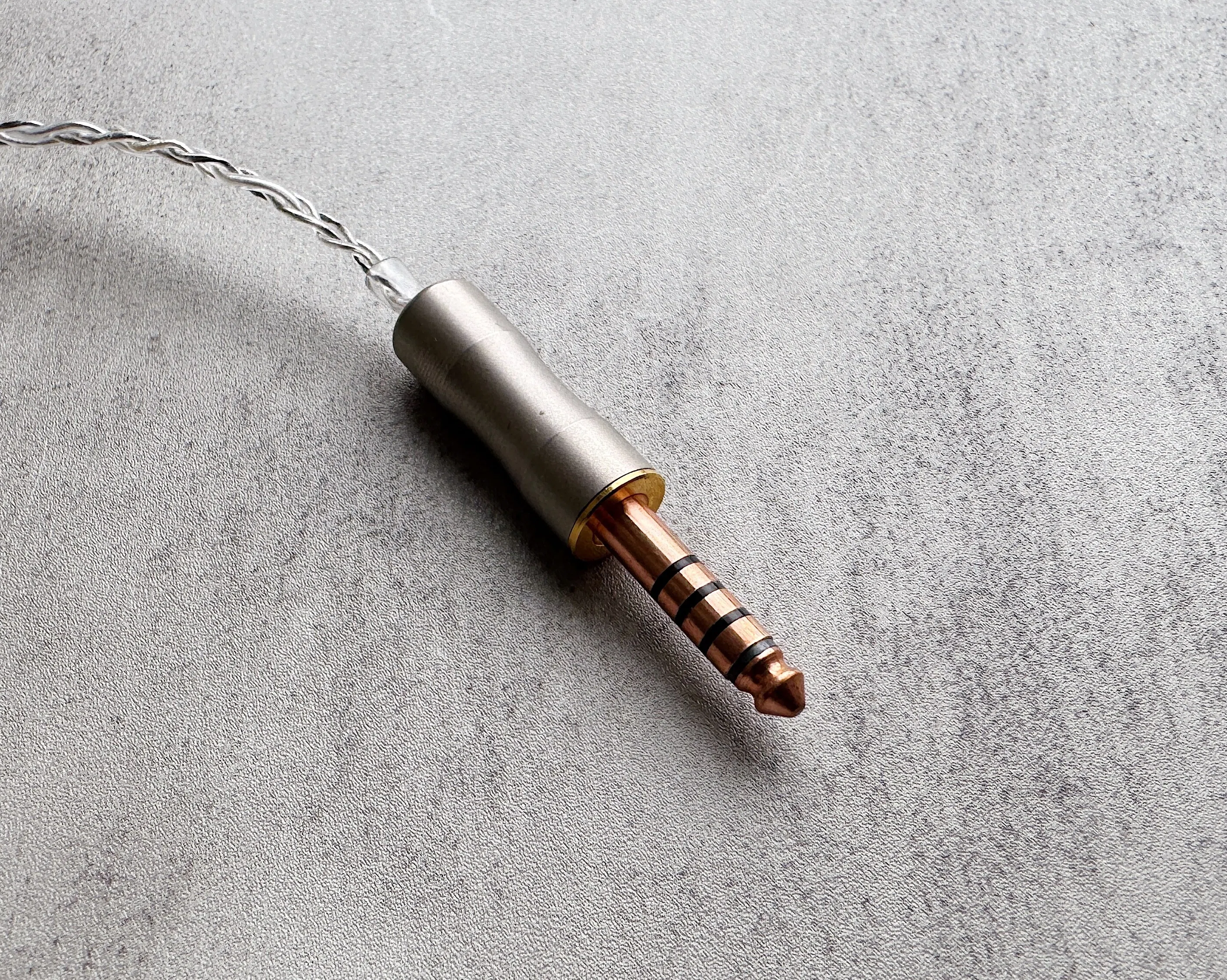WAGNUS. × ESSENCE AUDIO 