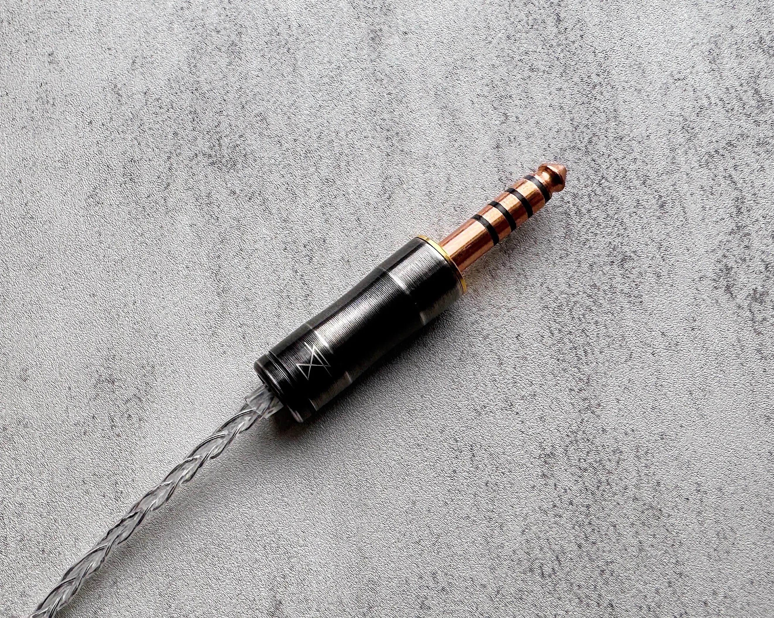 WAGNUS. × ESSENCE AUDIO 