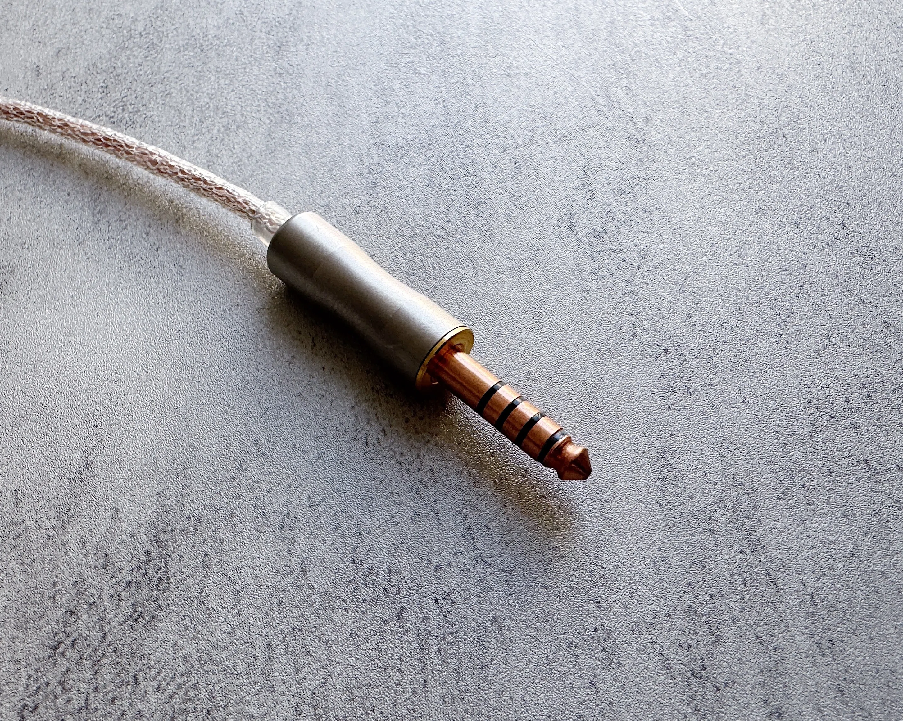 WAGNUS. × ESSENCE AUDIO 