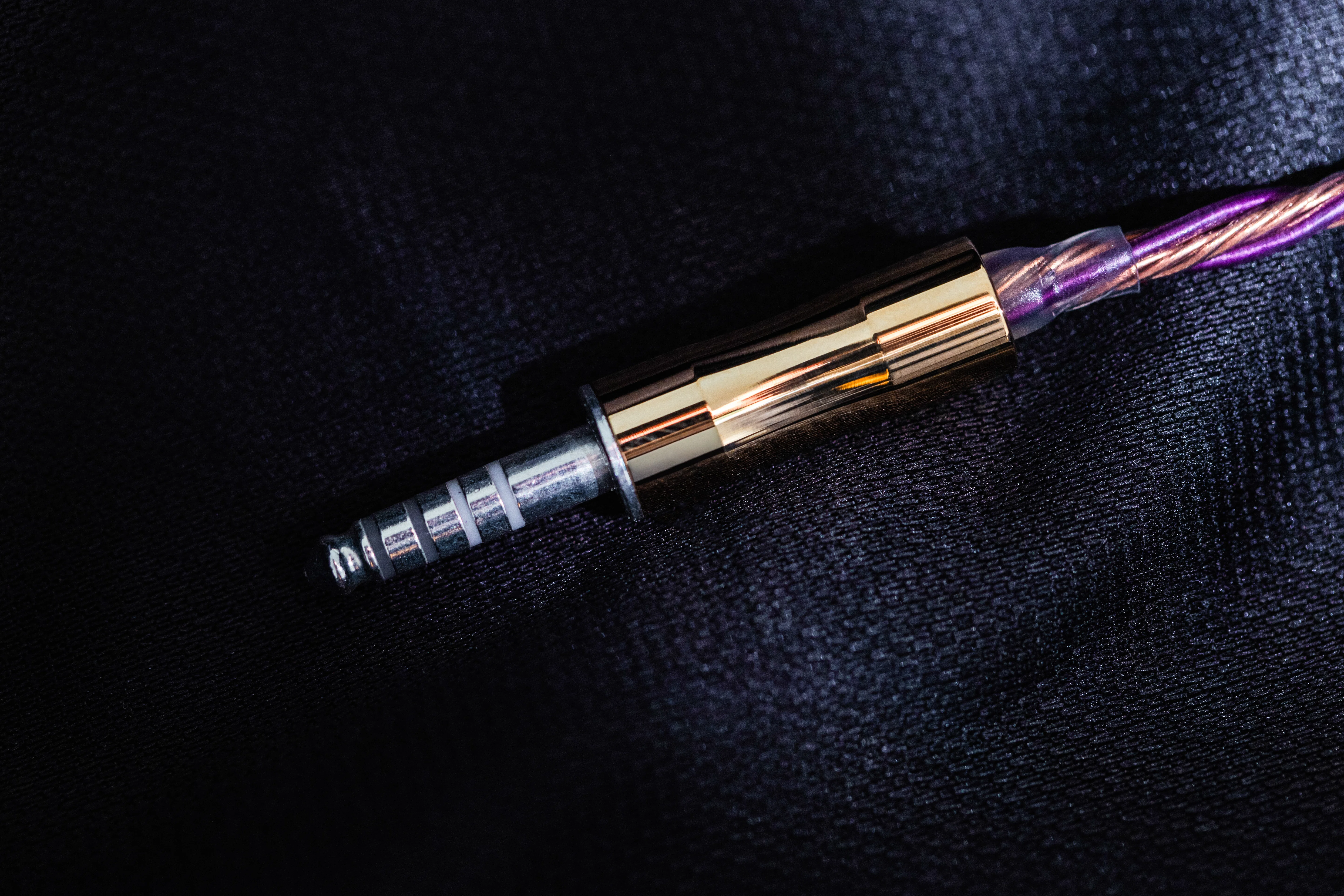 WAGNUS. × ESSENCE AUDIO 