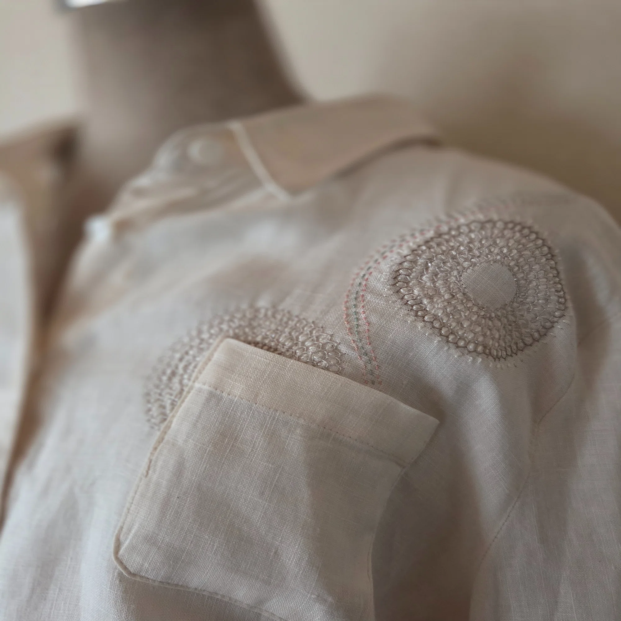 春に着たい白シャツに刺繍する｜みるまに
