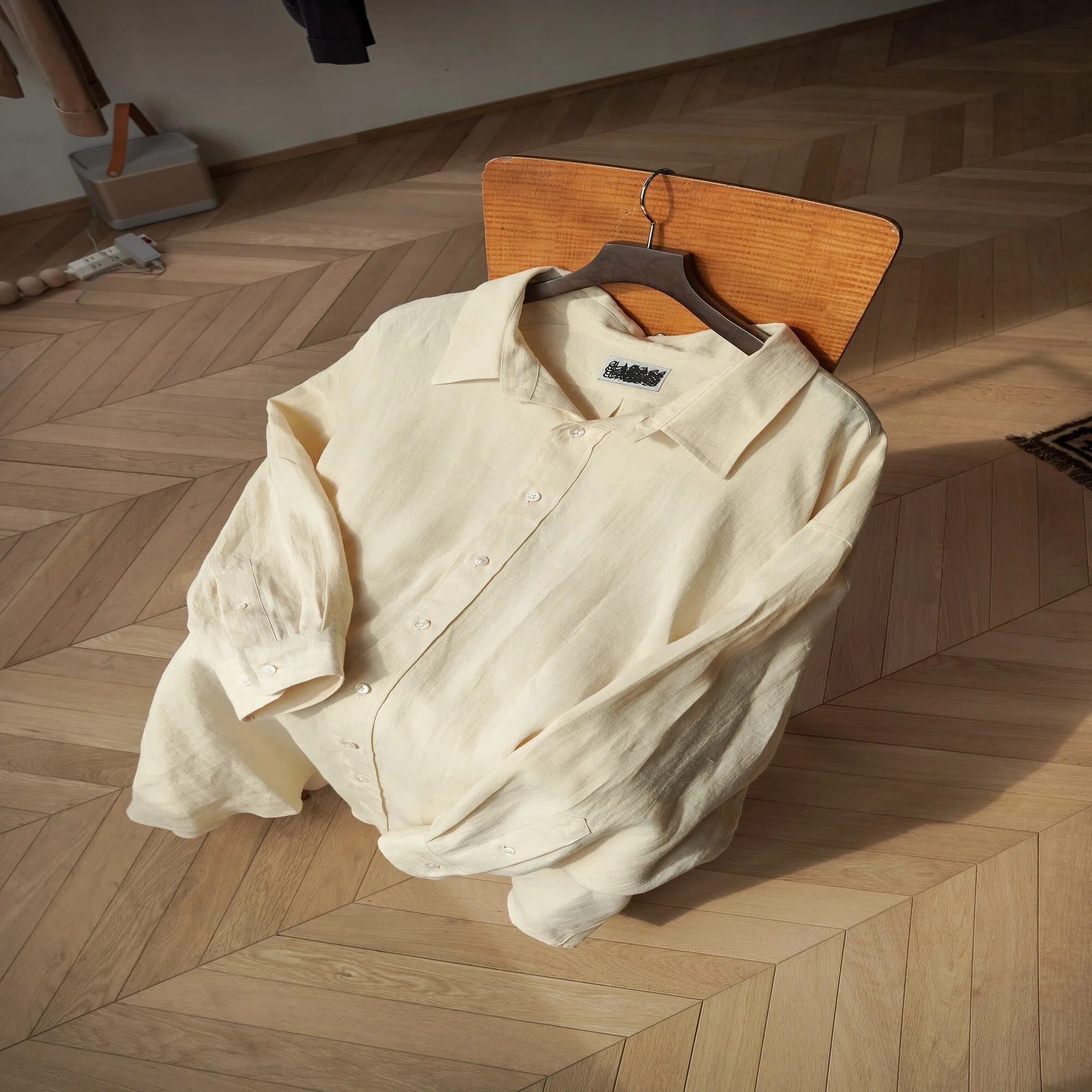 風を纏うための、バカでかいシャツ｜Laurence Journal