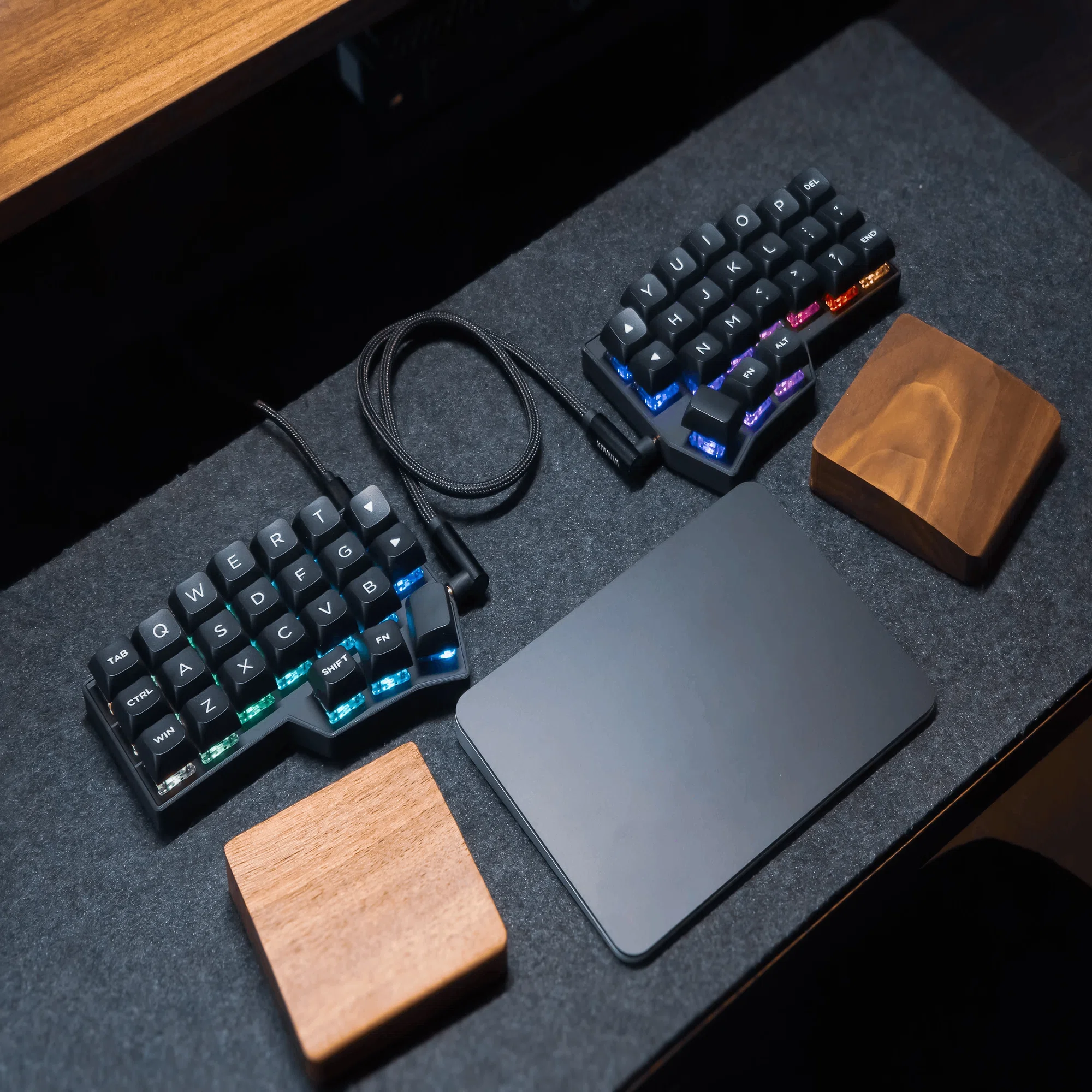 トラックパッド付き分割キーボードおすすめ4選｜マウスなしで快適操作