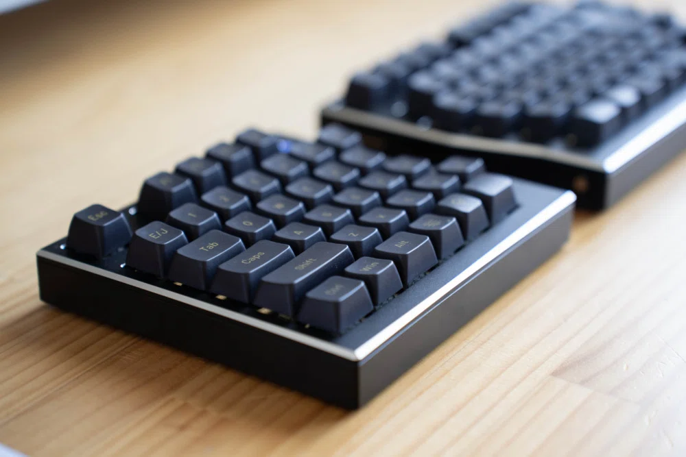 無線分割キーボード roBaish-m-R minimal-keys ガスケット 自作キーボードroBa用ケース ガスケットマウント化で最高の打鍵音を