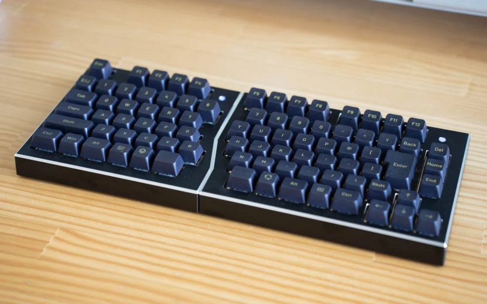 waffree 無線　完全分割　キーボード 日本語配列　テンキーレス　80% 10万円の左右分離式Bluetooth日本語キーボード - PC Watch