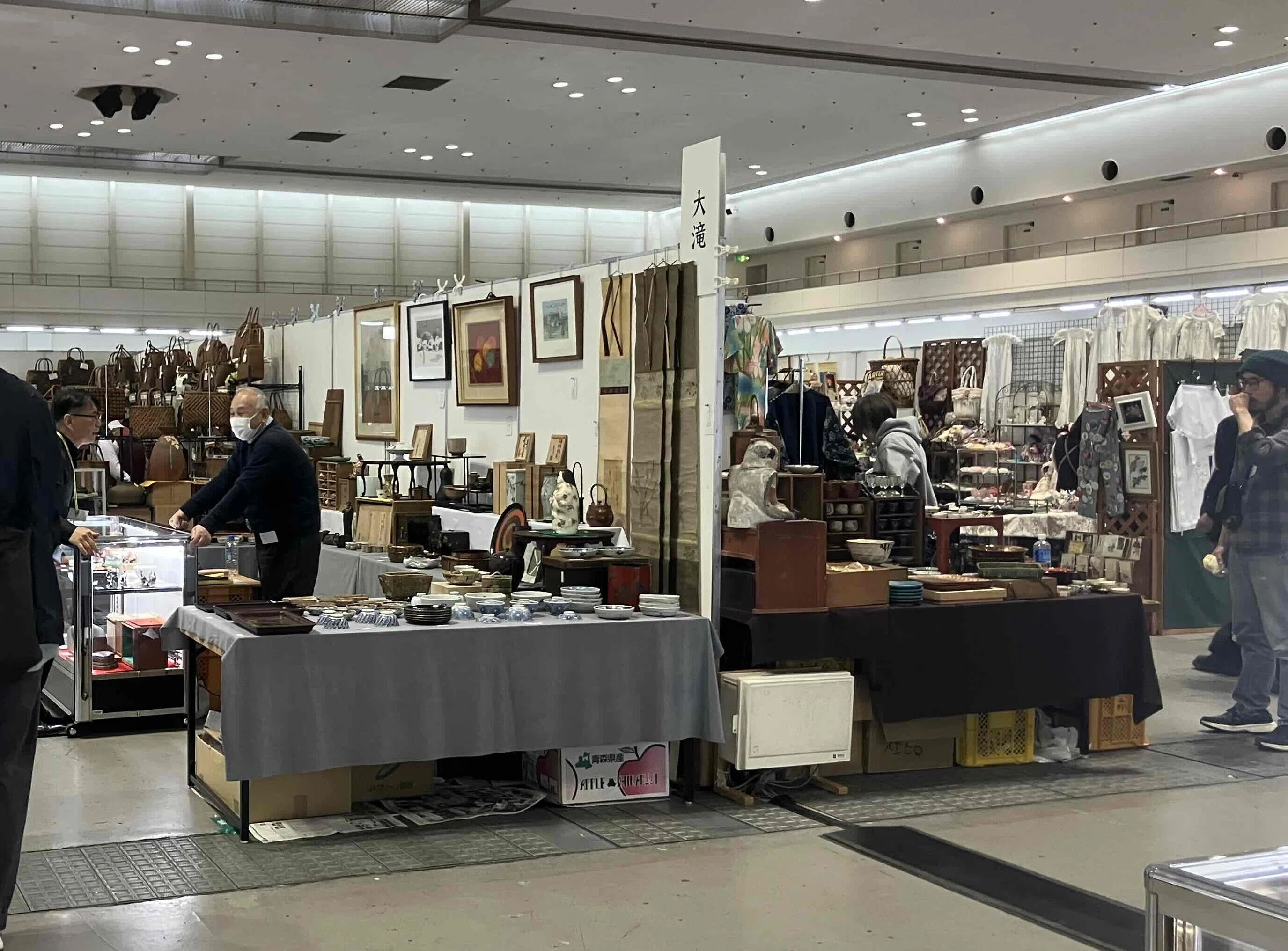 初めての骨董市｜南英世のクロネコ日記