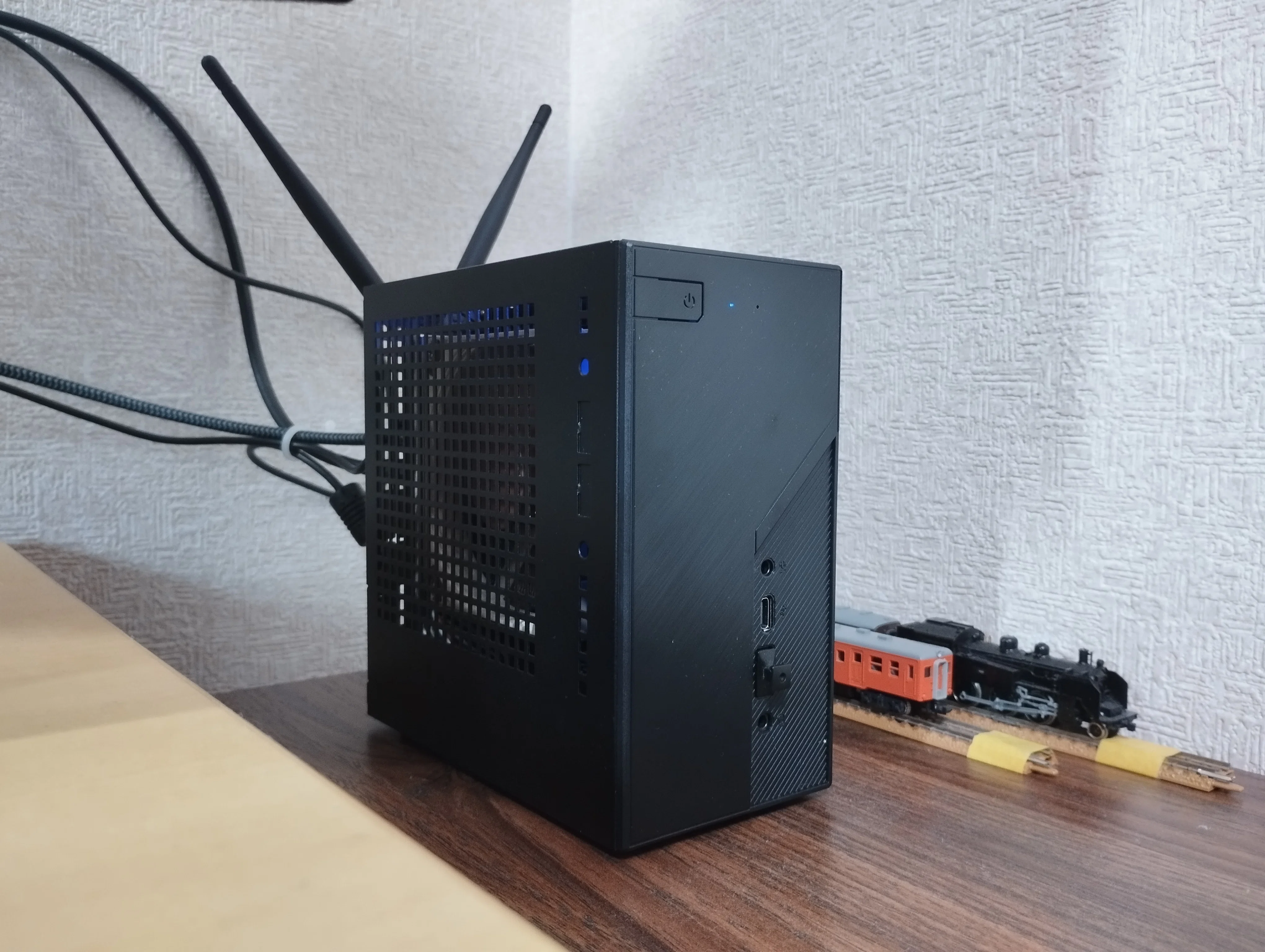 DeskMini X600/USB4]PCパーツが暴騰してるけどPCを組んだぜ｜たくえぬ