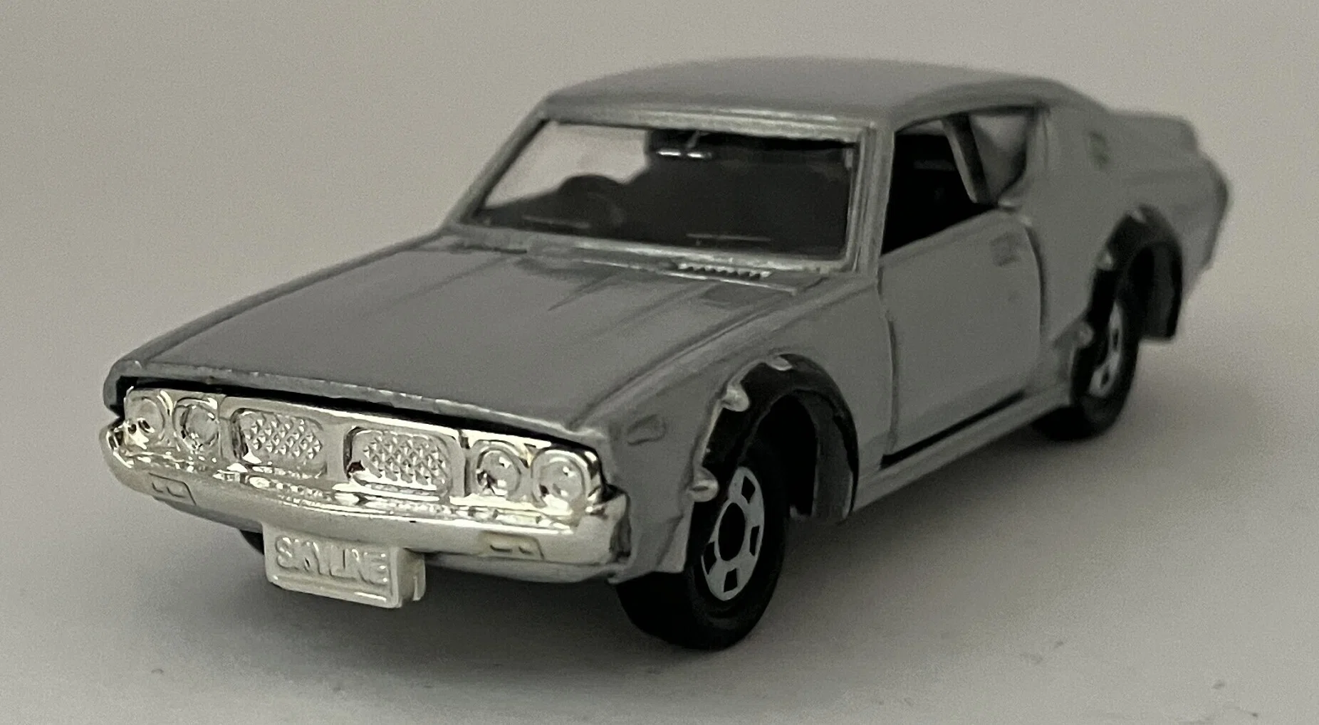 トミカ紹介｜ニッサン スカイライン 2000GT-X（No.82）｜Suke36_JPN