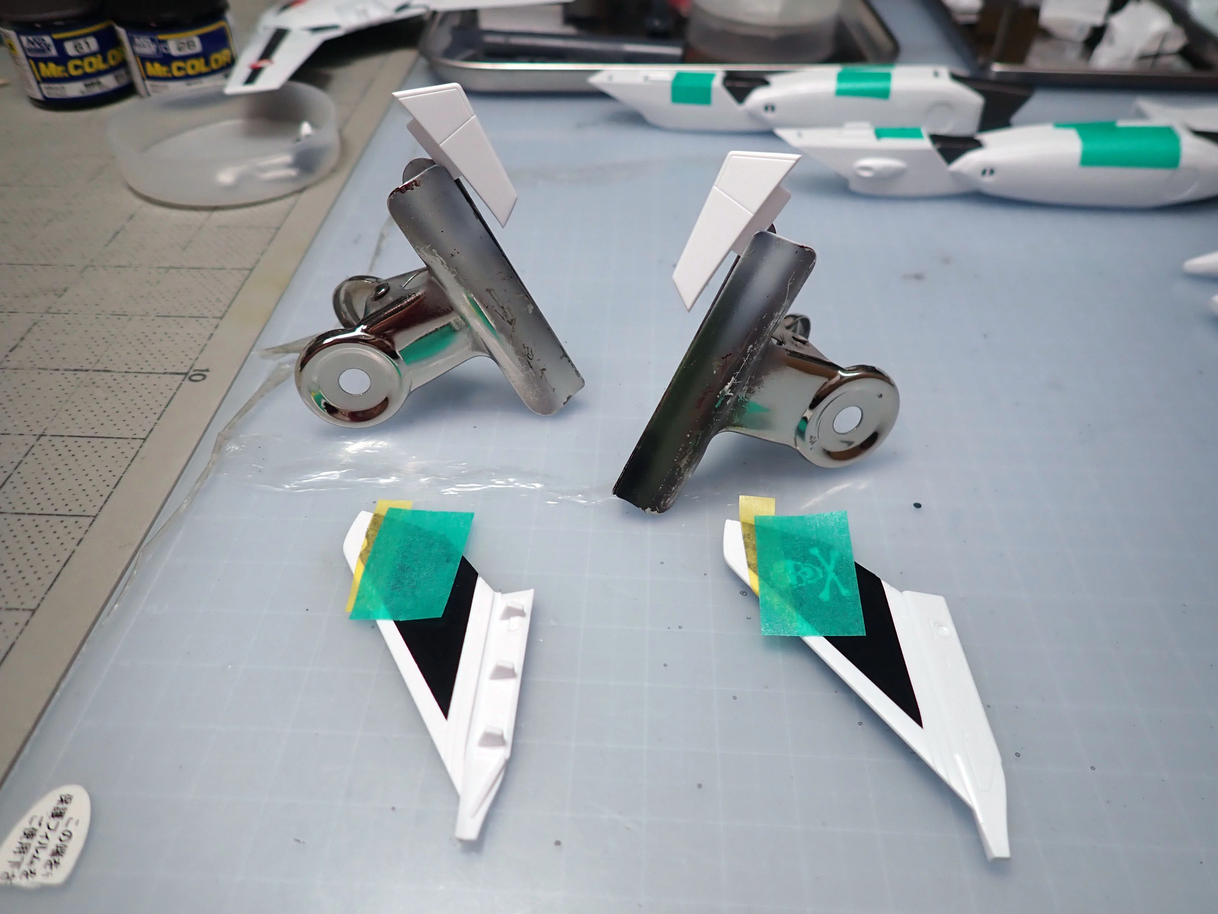 The Appeal of Molded Color Finishes: 1/72 Macross VF-1 Fighter
