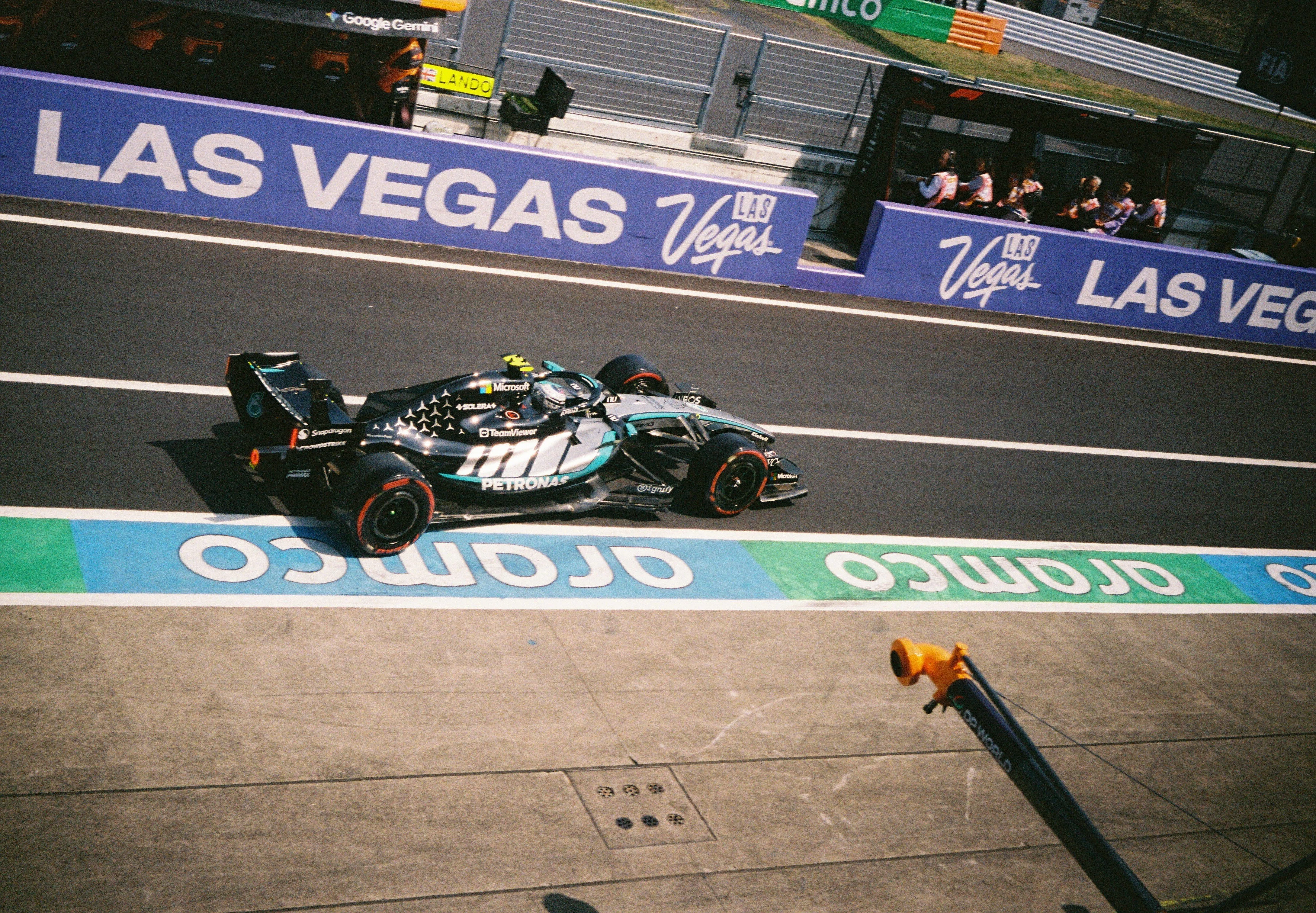 2026年F1鈴鹿日本GP。マクラーレンのパドックラウンジで見た、特別な