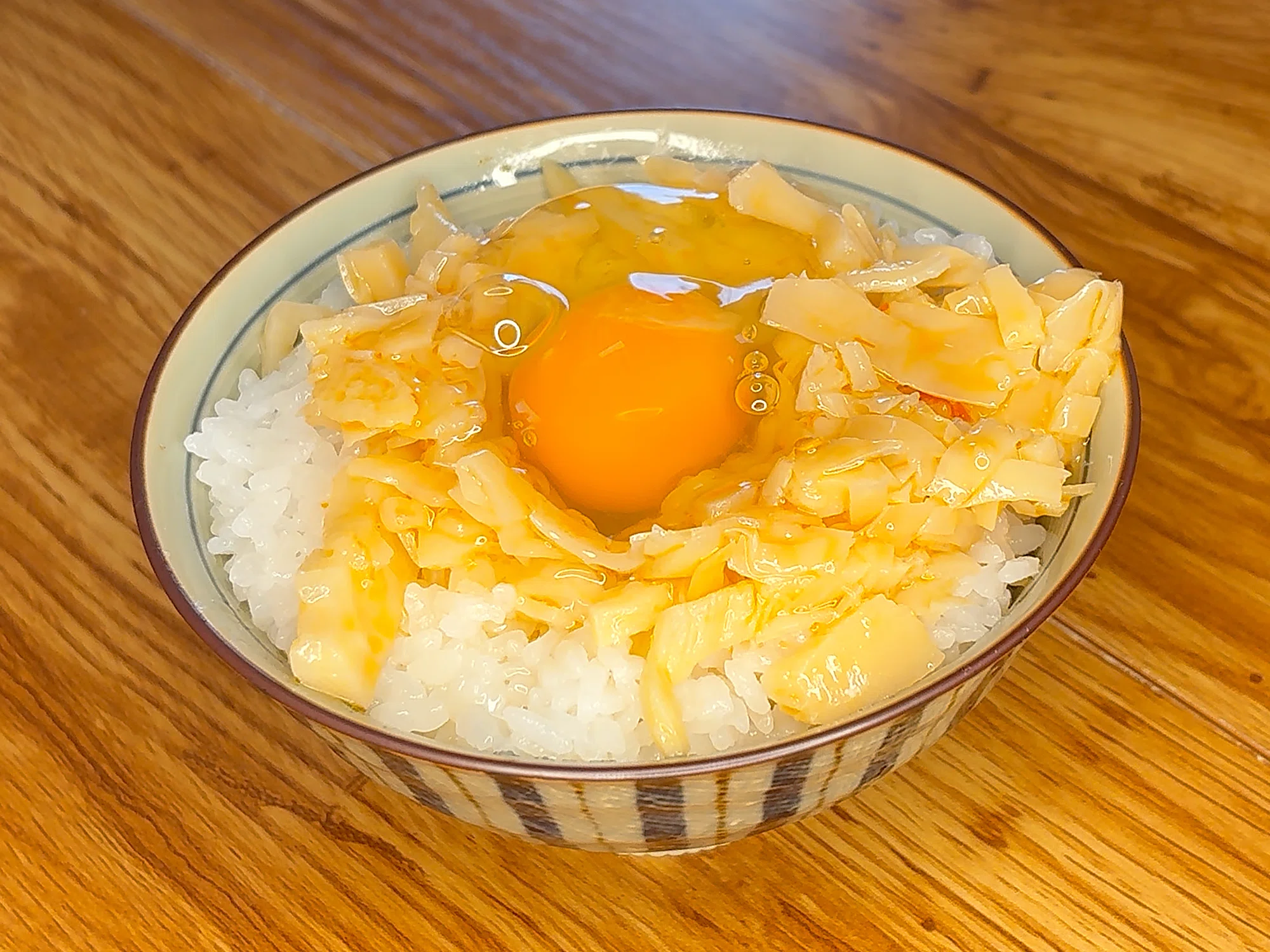 卵かけご飯　resistant messenger 真実の卵かけご飯:013】桃屋のやわらぎとニンニクチップ｜めしコイズミ