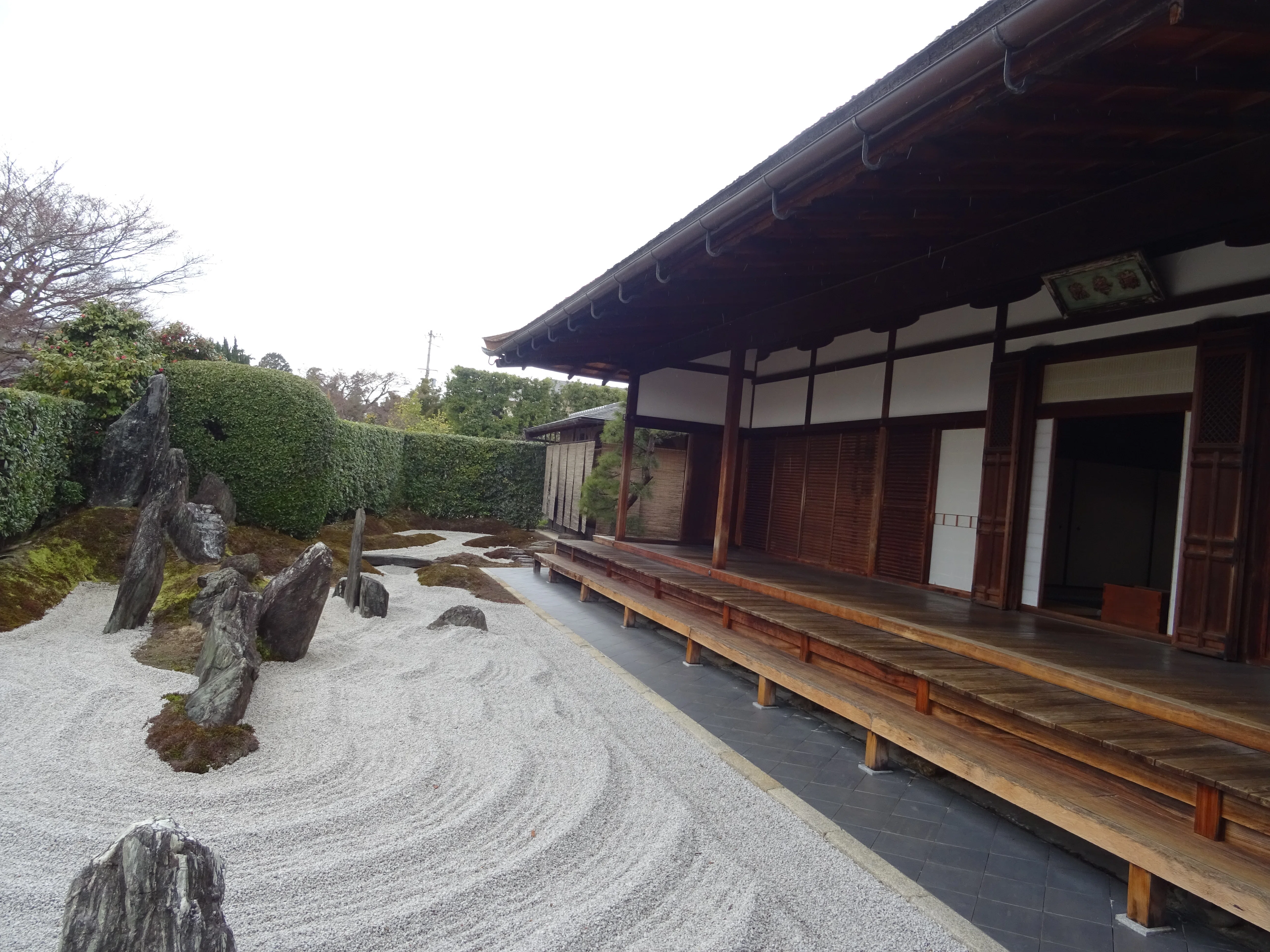 京都・冬の石庭めぐり －大徳寺から重森三玲庭園美術館－｜東陽一