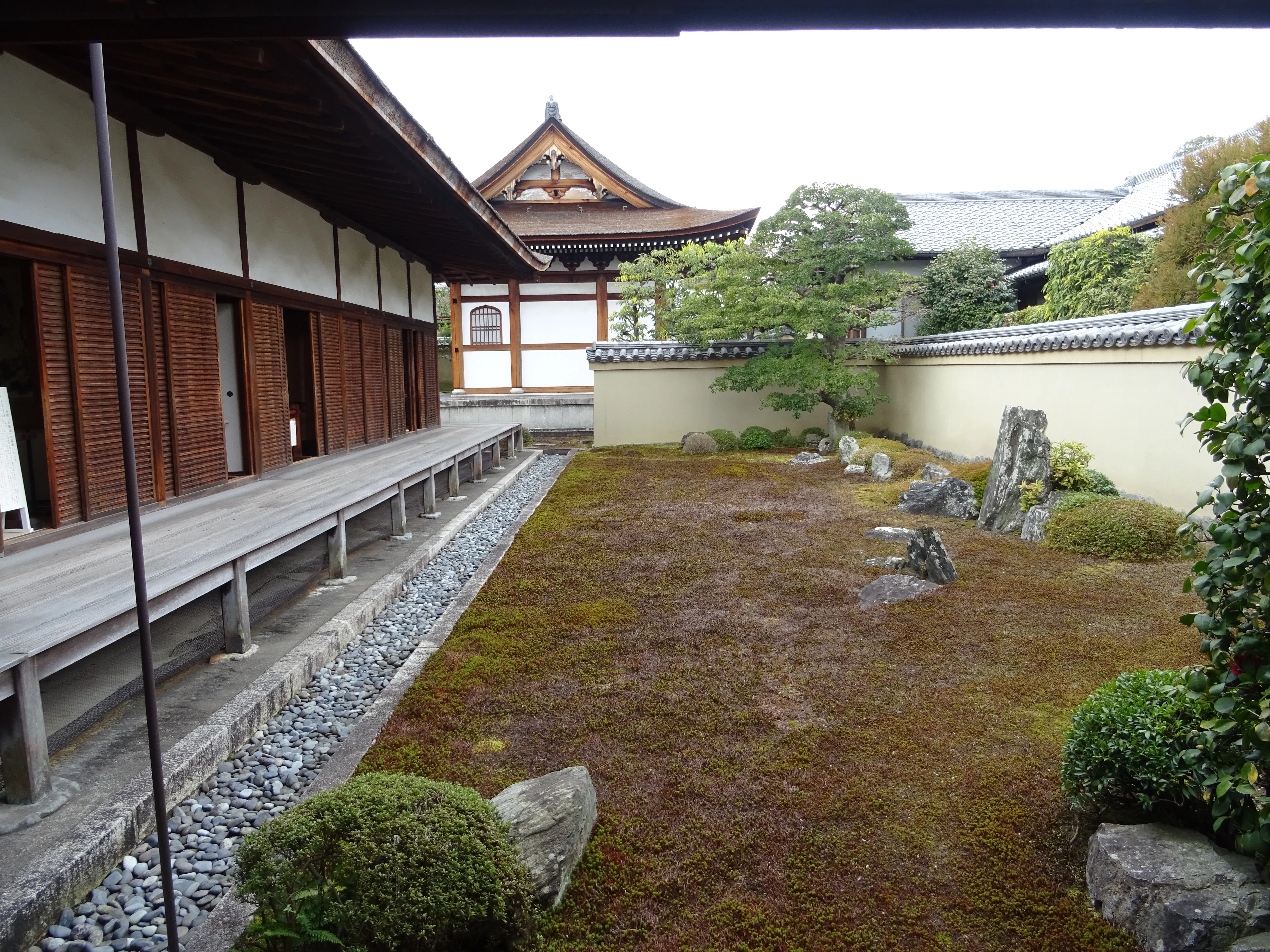京都・冬の石庭めぐり －大徳寺から重森三玲庭園美術館－｜東陽一
