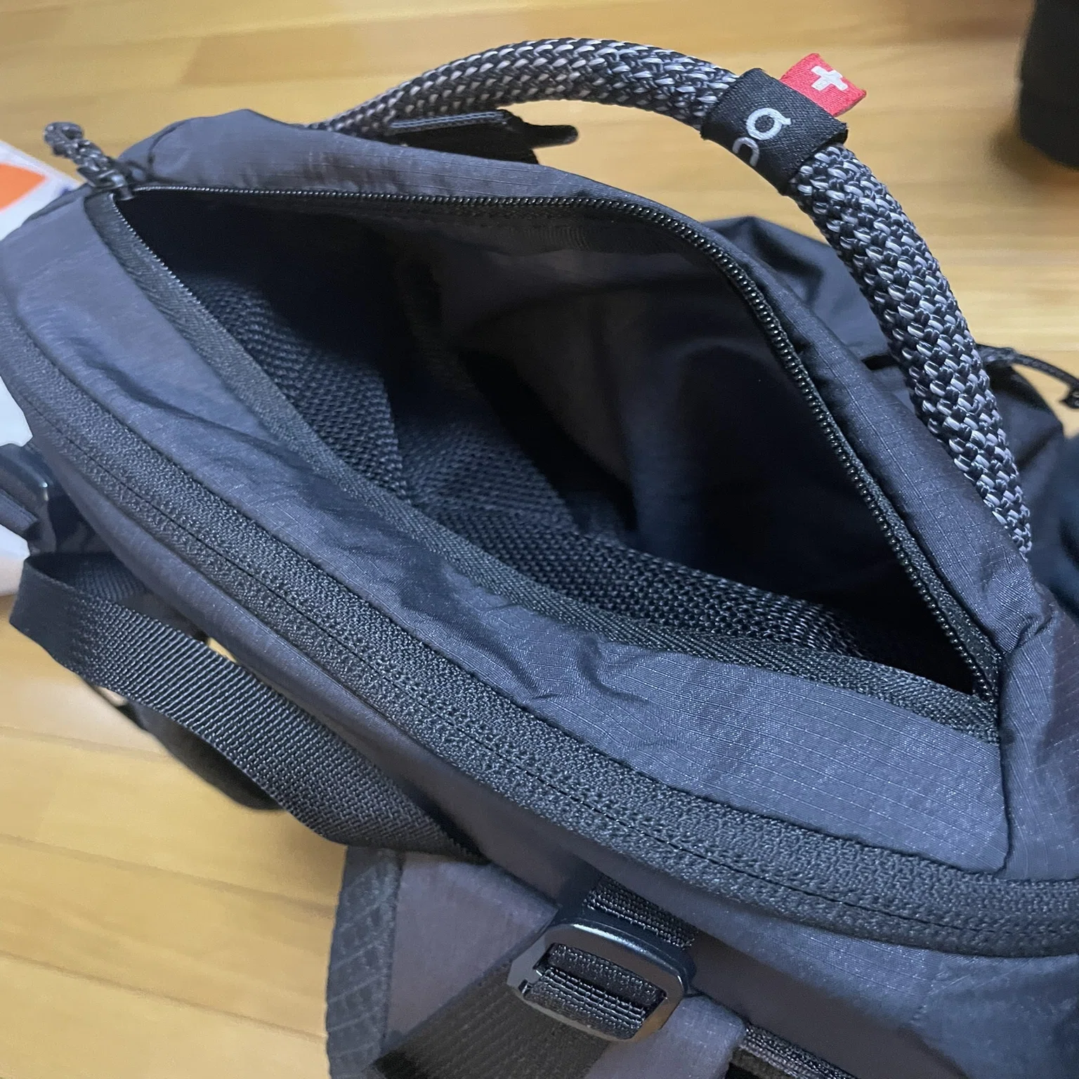 On Speed Pack 30L レビュー｜マラソン遠征で使ったら、荷物最小限でも 