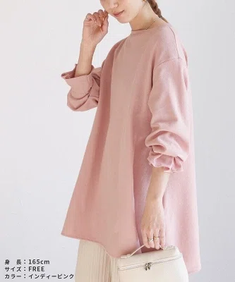 大人かわいく体型カバーするタックスリーブフレアカットソーの着用イメージ