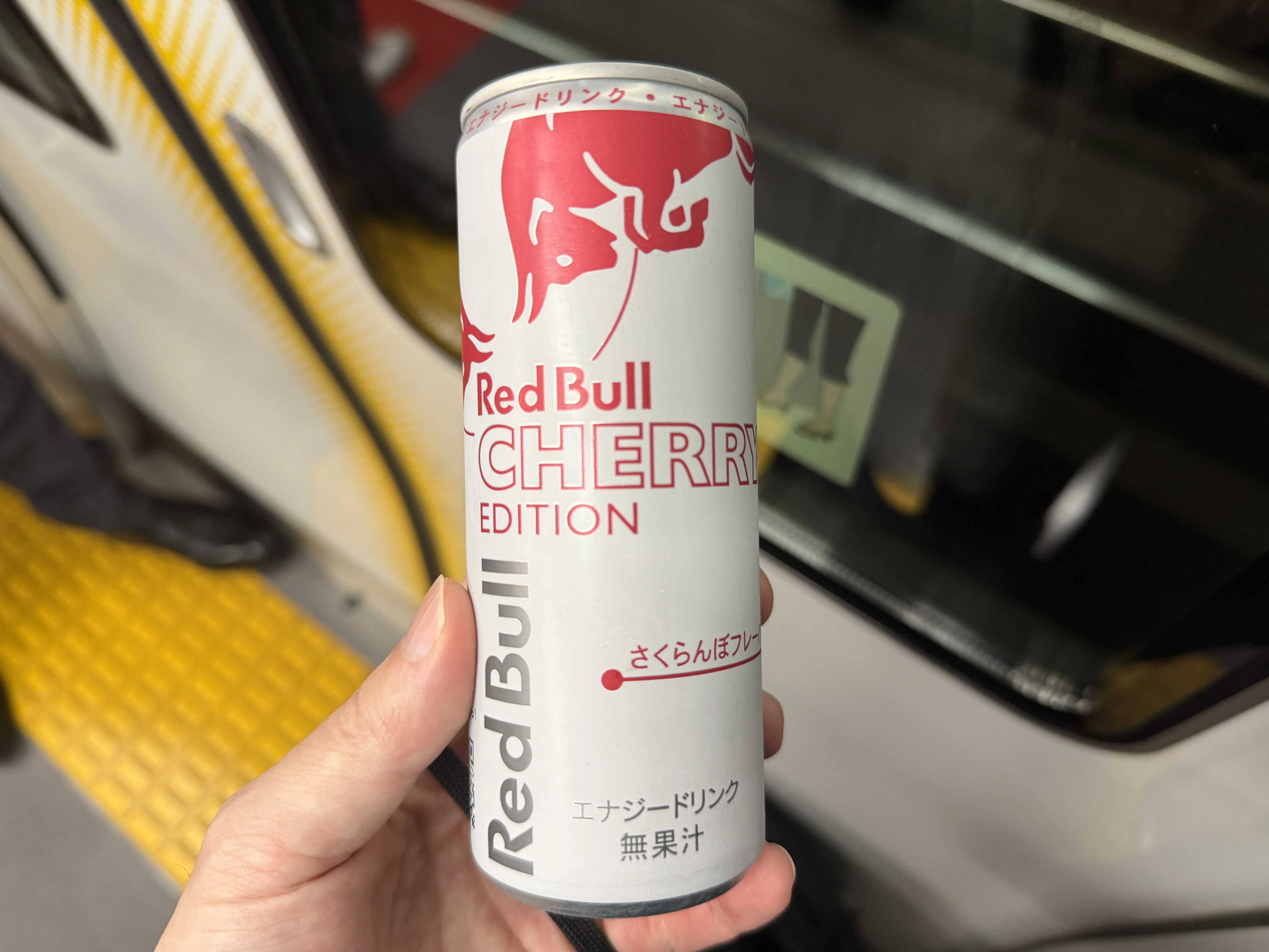 値下げ！レッドブル　ドリンクスタンド 困惑】「レッドブル」から新商品のサンプルが届いたので開封してみた