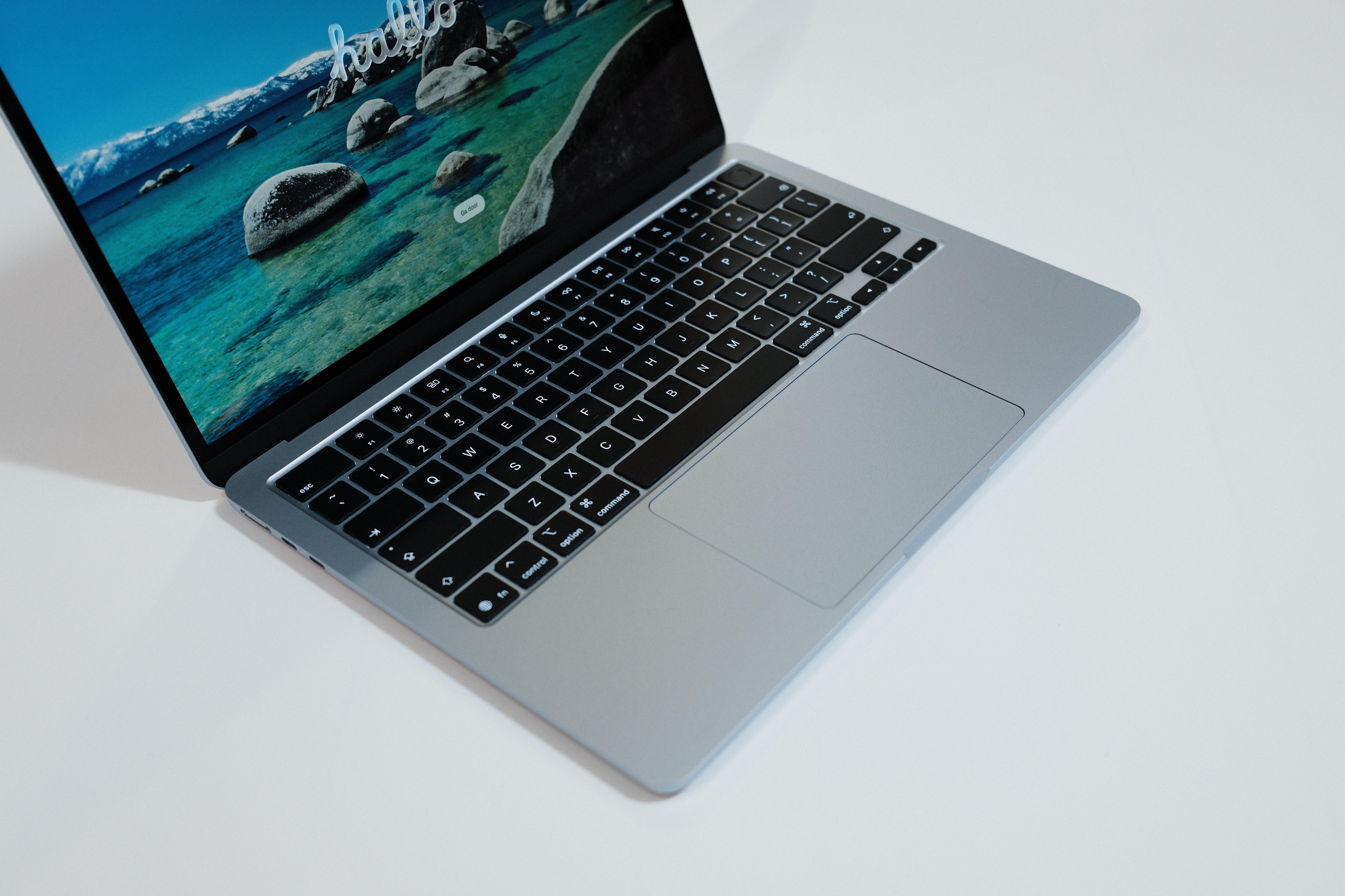 MacBook Air M5 スカイブルー 実機レビューM5搭載MacBook Air。AI性能をllamaで比較検証 | Mac Fan