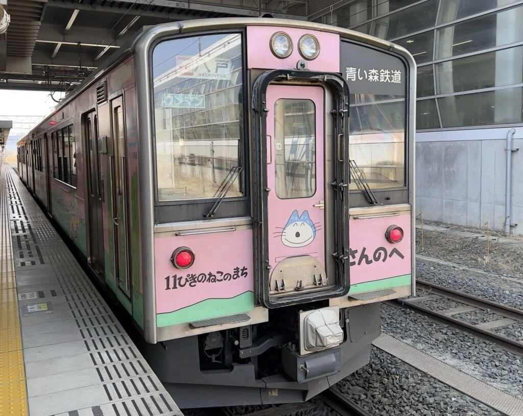 青い森鉄道、見られるのはモーリーくんか11ぴきのねこか｜ケロピ巡査部長
