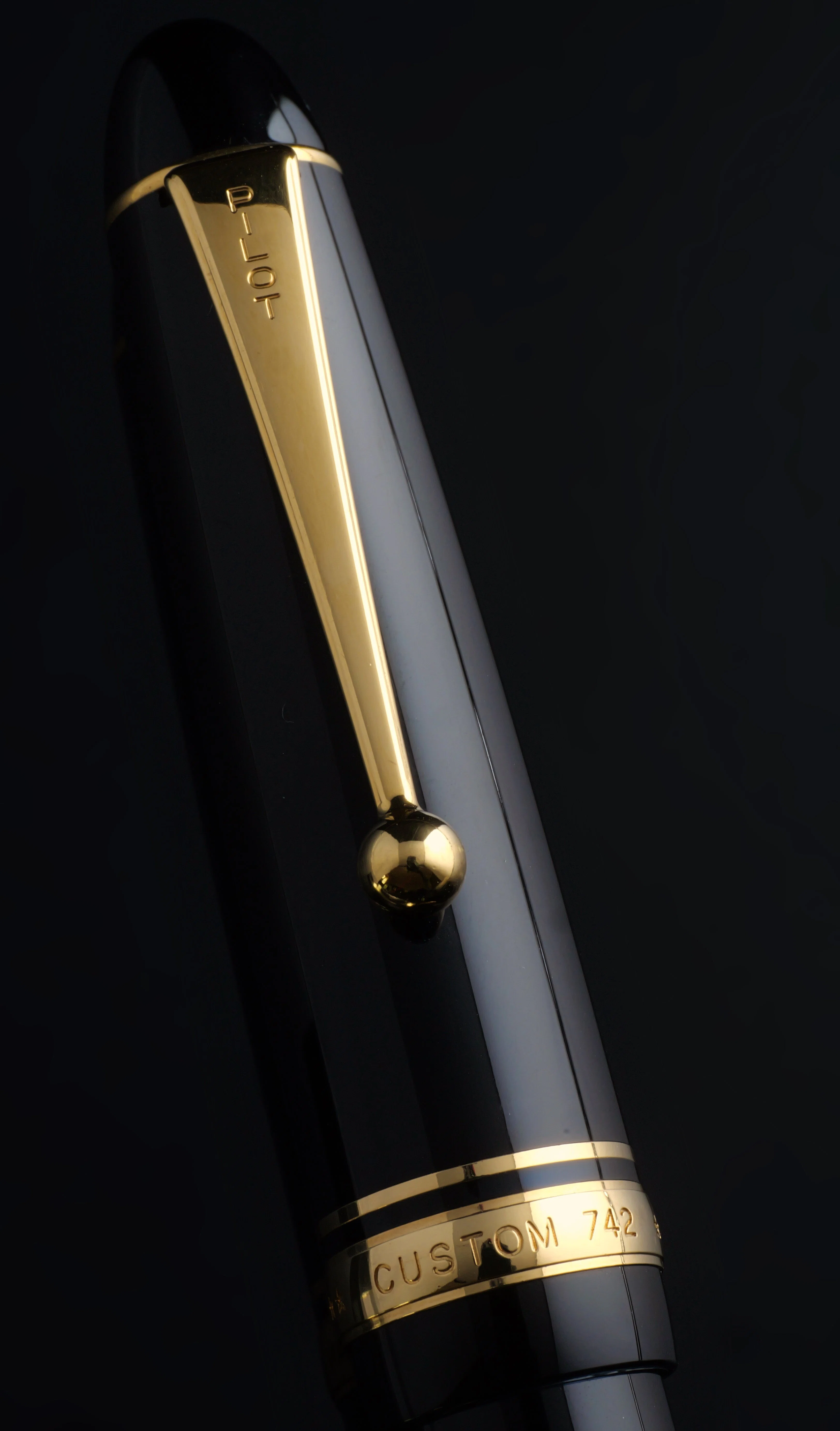 タキシードではない。SPのブラックスーツだ ― PILOT CUSTOM 742｜Hideo