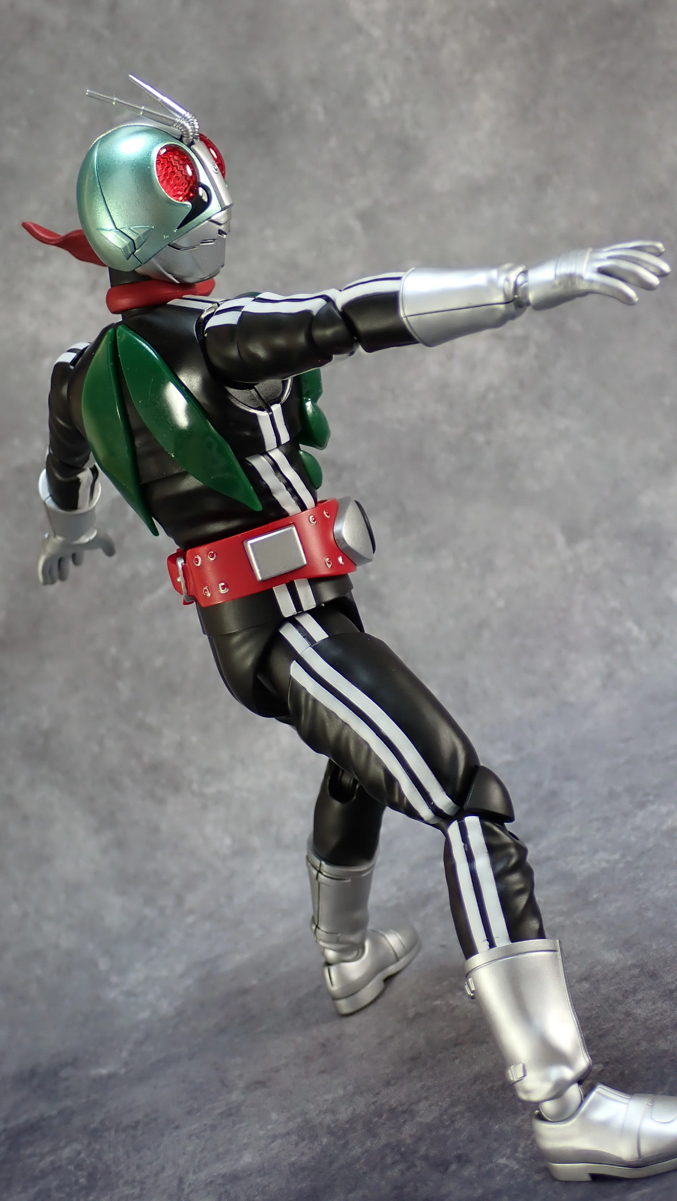フィギュアライズスタンダード】仮面ライダー1号を完成させる話｜しんぺい