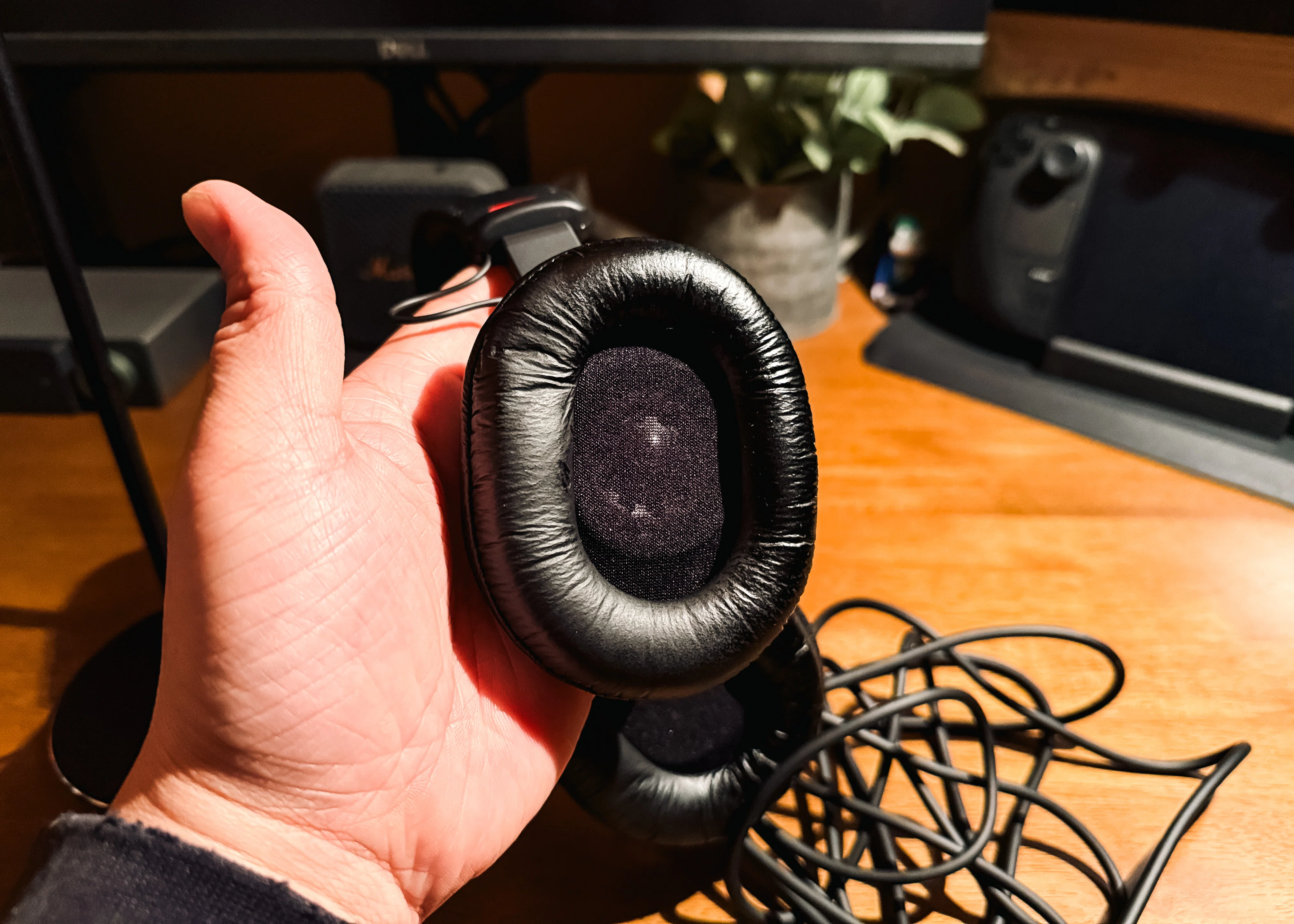 FIRST TAKE」のヘッドホンはなぜ刺さるのか？ 『SONY CD900ST』を“再
