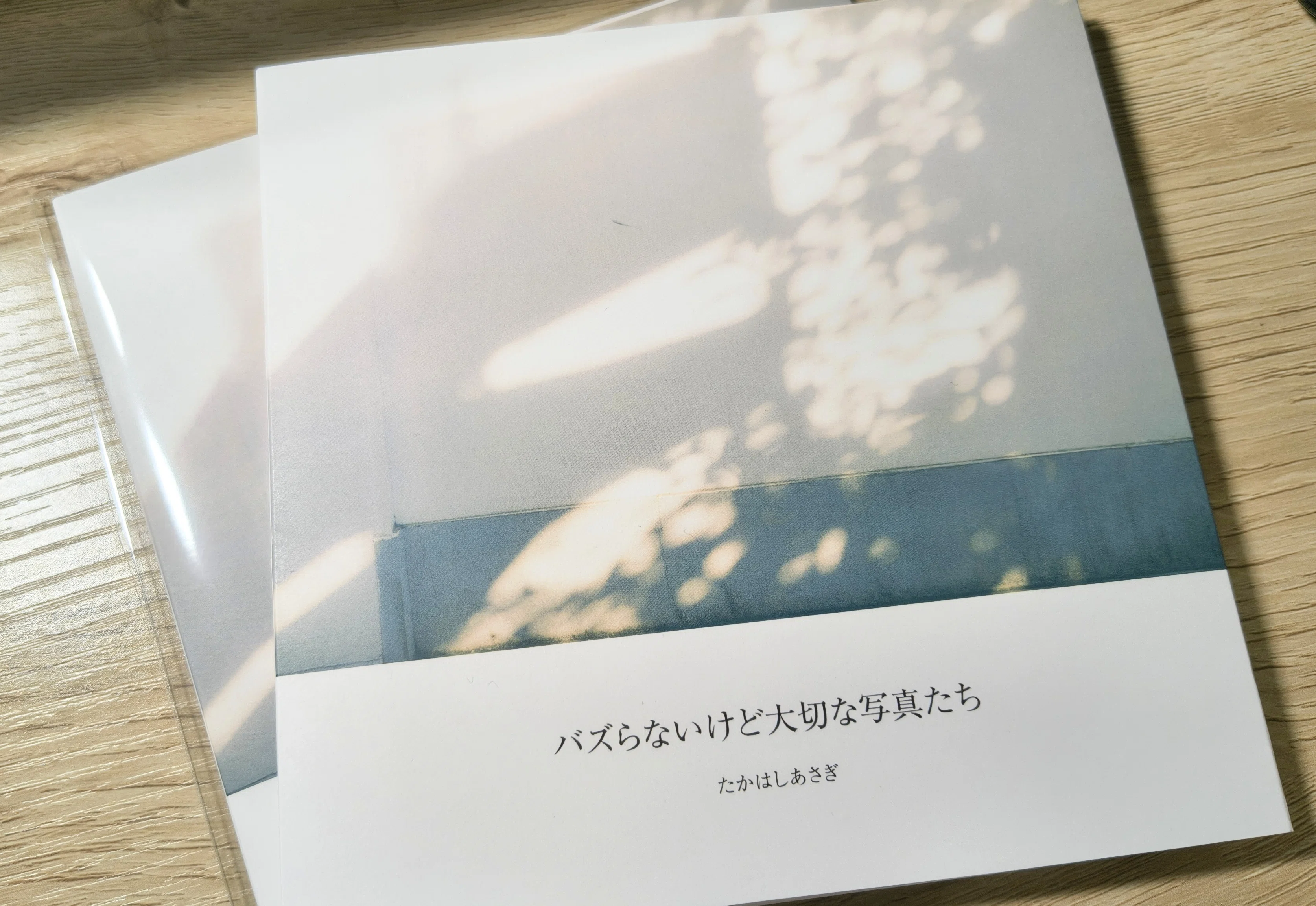 フォトブック 180°フラットに開くフォトブック「PICTURES」 - デジカメ Watch