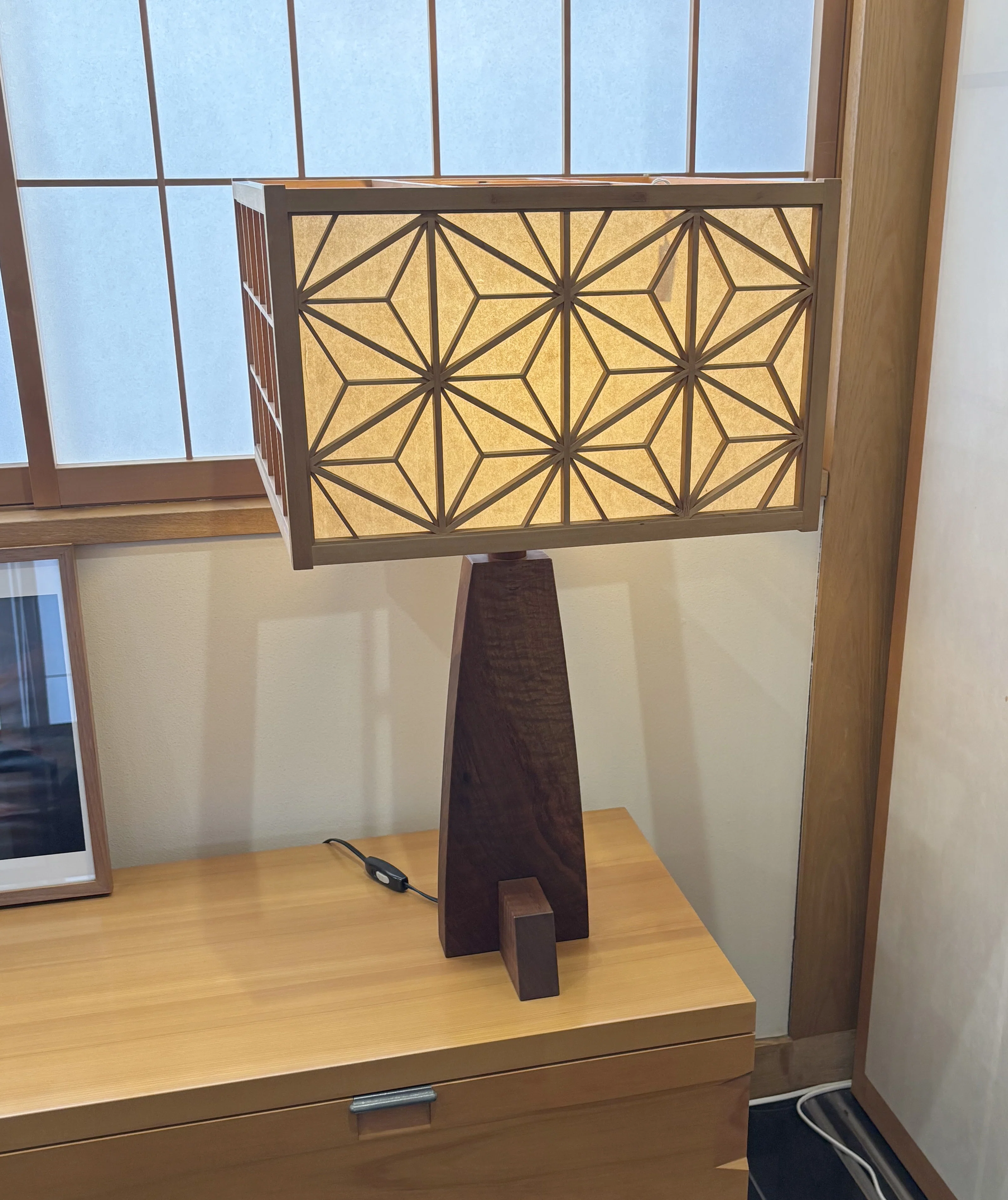 家の事務室の飾り物. 木の声から作る家具―高松市 桜製作所・ジョージ・ナカシマ記念館｜香川