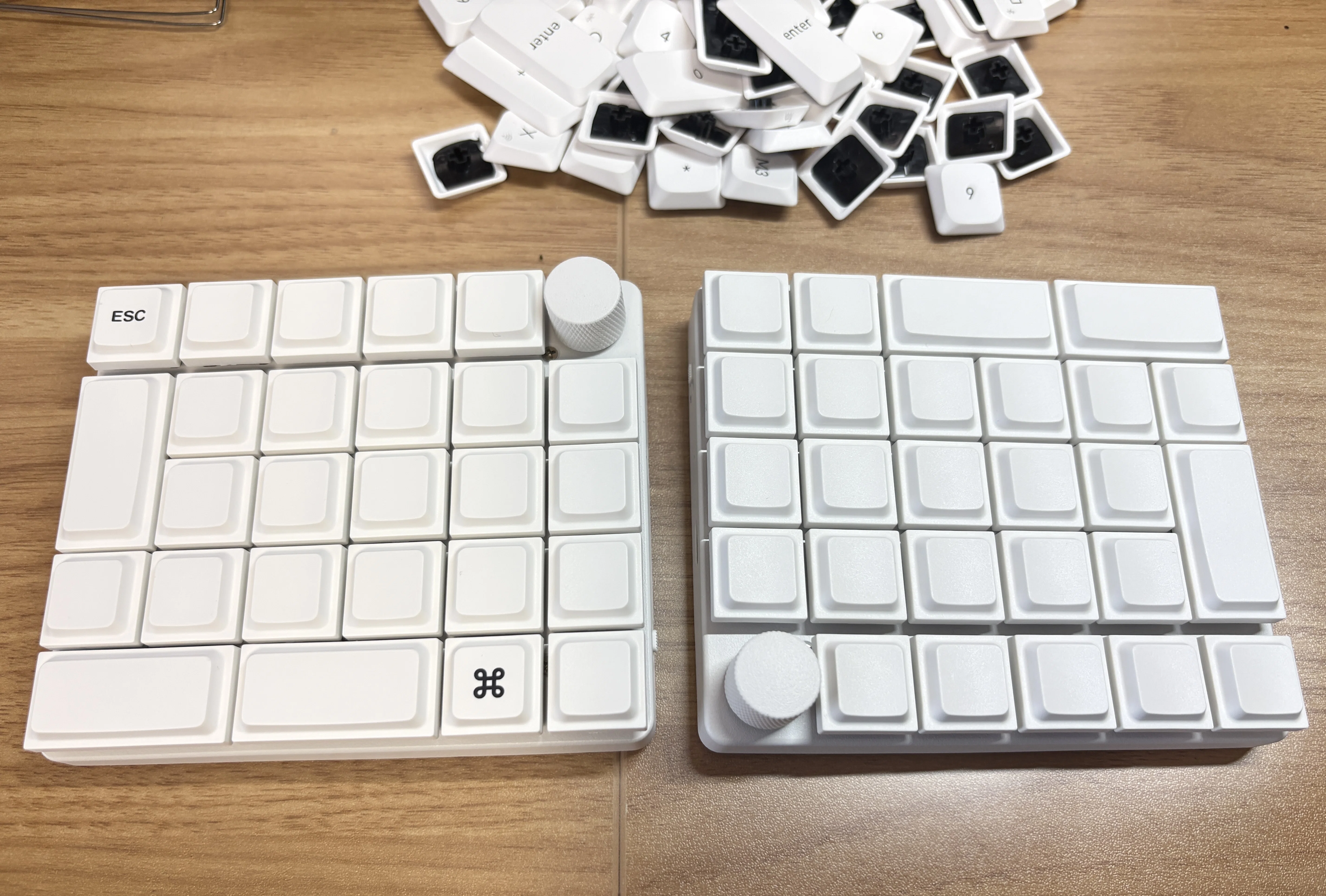 Keychron K0 Maxニコイチ分割キーボードに、LAK無刻印キーキャップを