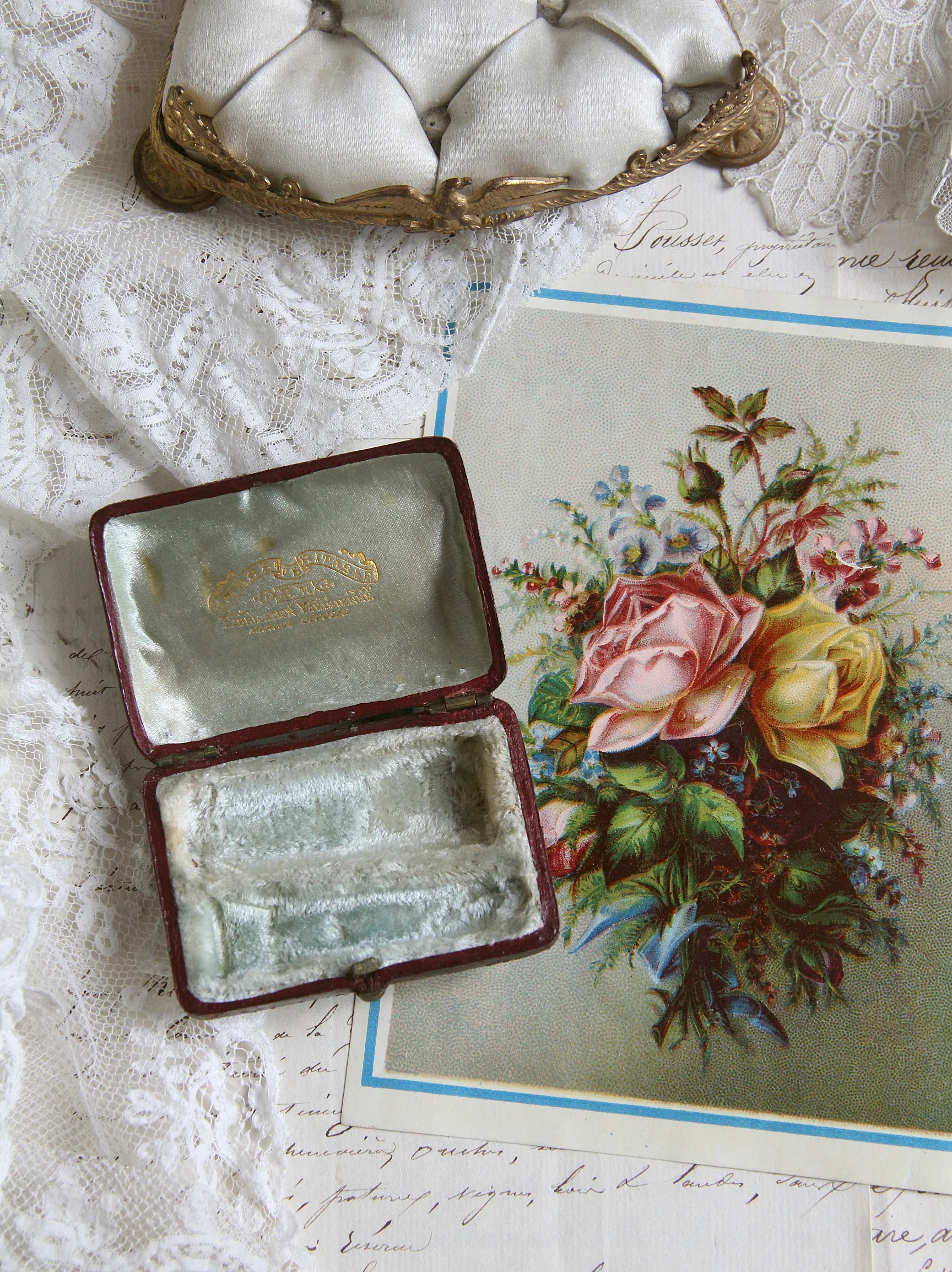 1900年代初頭頃　レア　ボルドー色の花摘みの少女の綿布　フランスアンティーク 1900年頃 未使用 アンティーク 大きなパンジーの布花 ラベル付