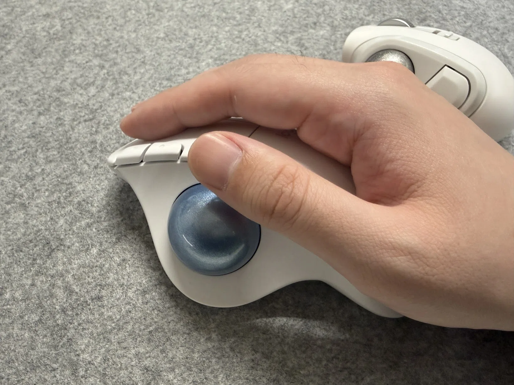 持ち運び特化！エレコムのトラックボールマウス bitra｜サブPC用に使い