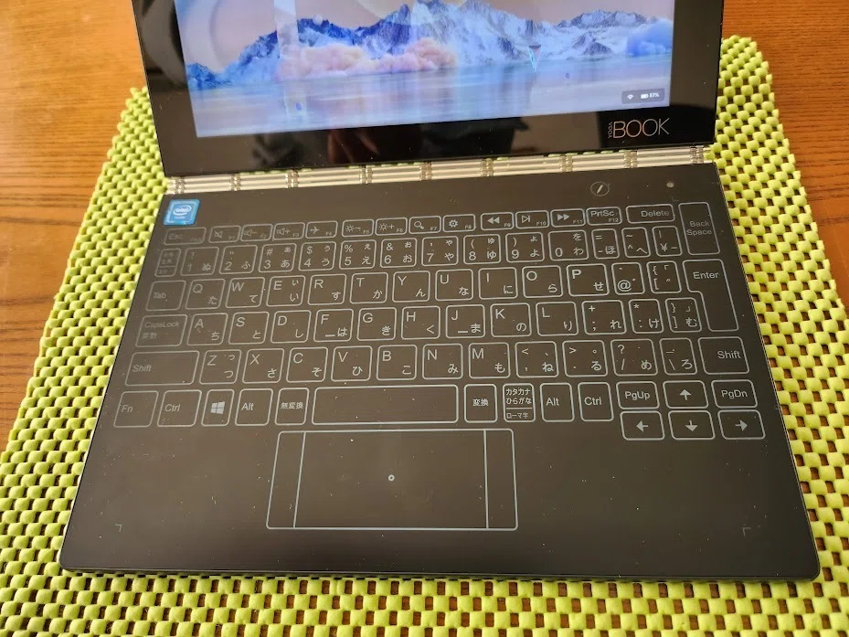 変態パソコンシリーズ第1弾～未来を先取りしすぎたLenovo YOGA BOOKの