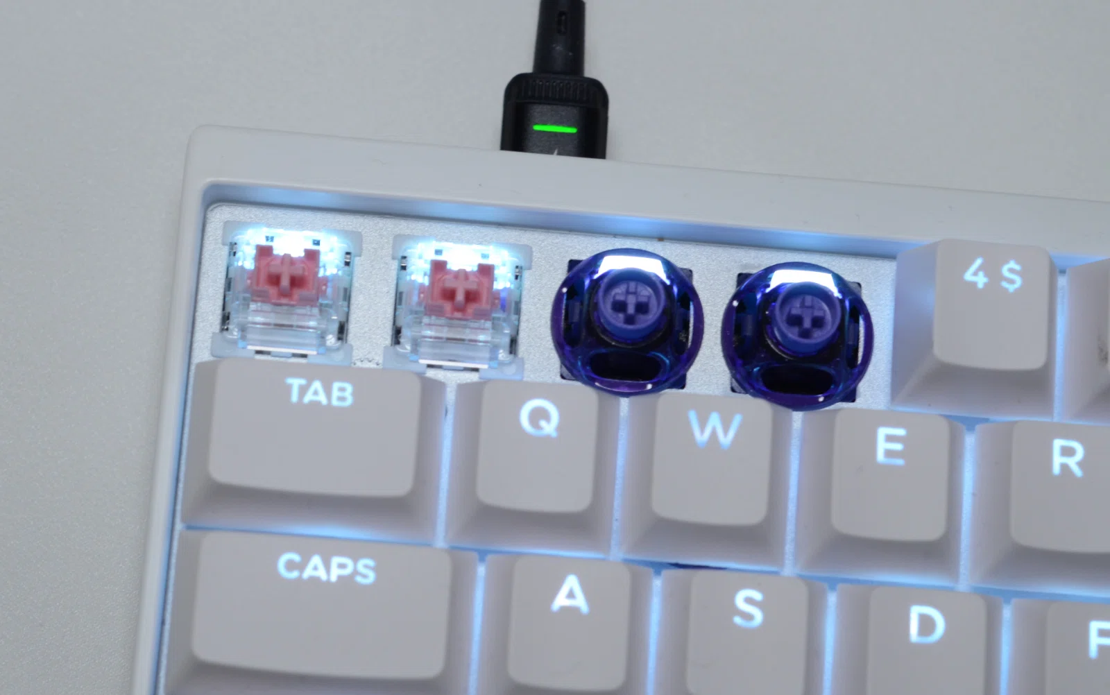 GravaStar UFO Magnetic Switch 打鍵音が魅力的＆軸ブレのない操作感