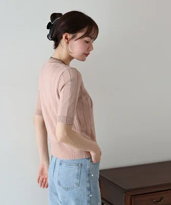5分袖のサマーニットを紹介する「今日の普段着」の見出し画像。ワイドリブトップスで、一枚で着やすく、夏の普段着に使いやすい一着